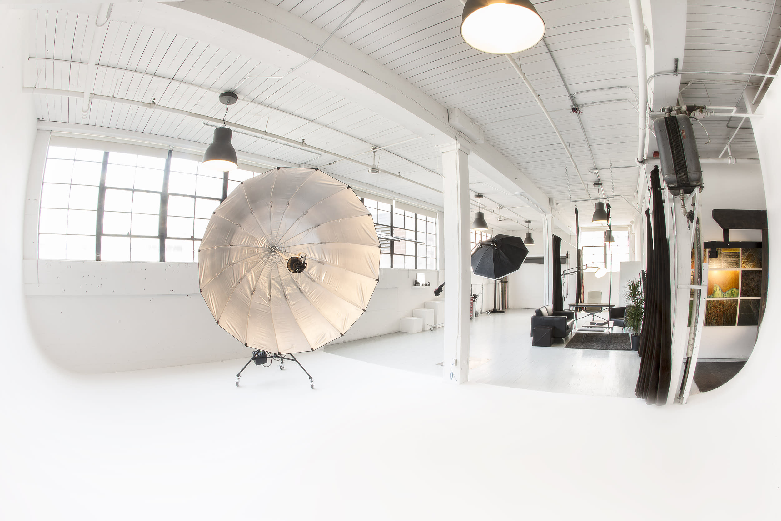 Everything You Need to Know About Using a Ring Light for Photography -  Peerspace