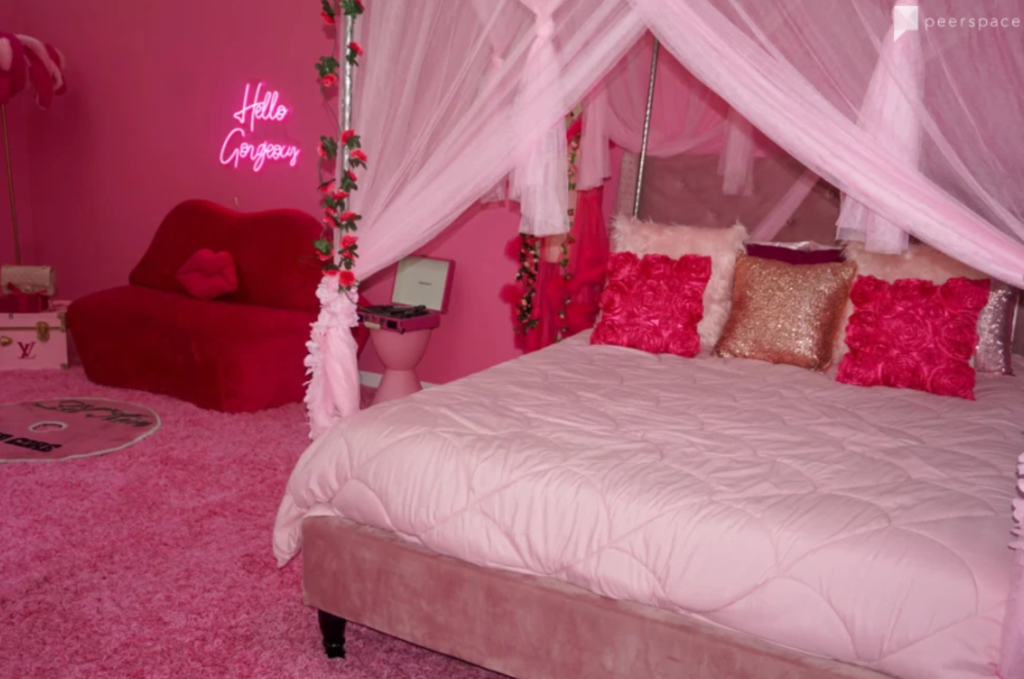 8 Dreamy Pink Aesthetic Room Ideas - Peerspace