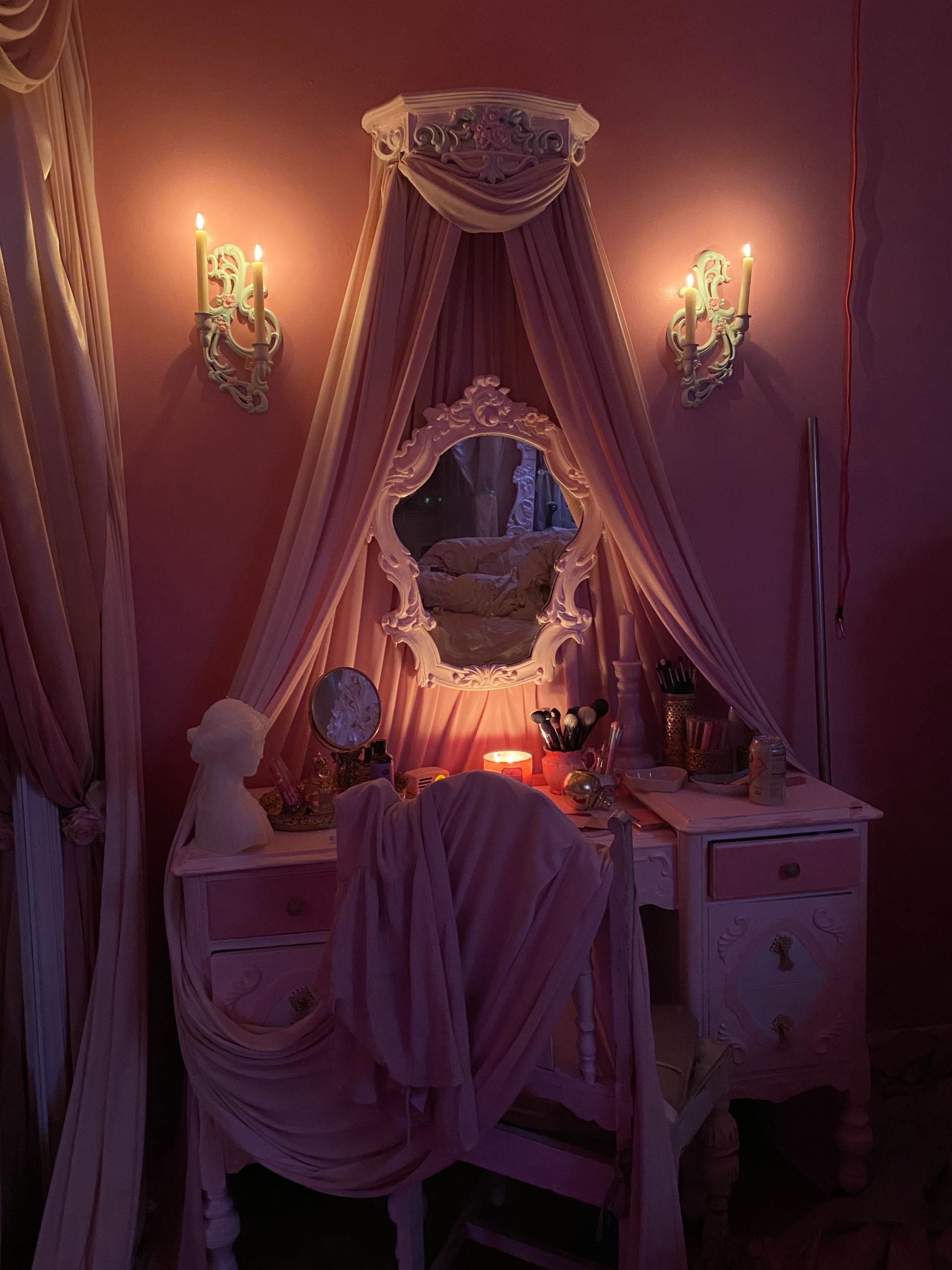 8 Dreamy Pink Aesthetic Room Ideas - Peerspace