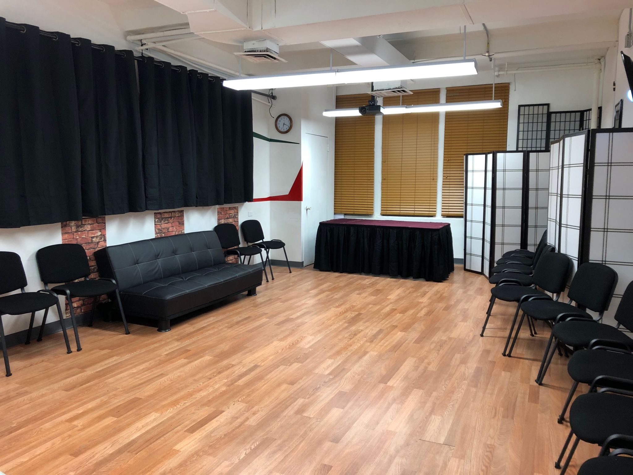 Multi Purpose Room With 12 Ft High Ceilings In Times Square