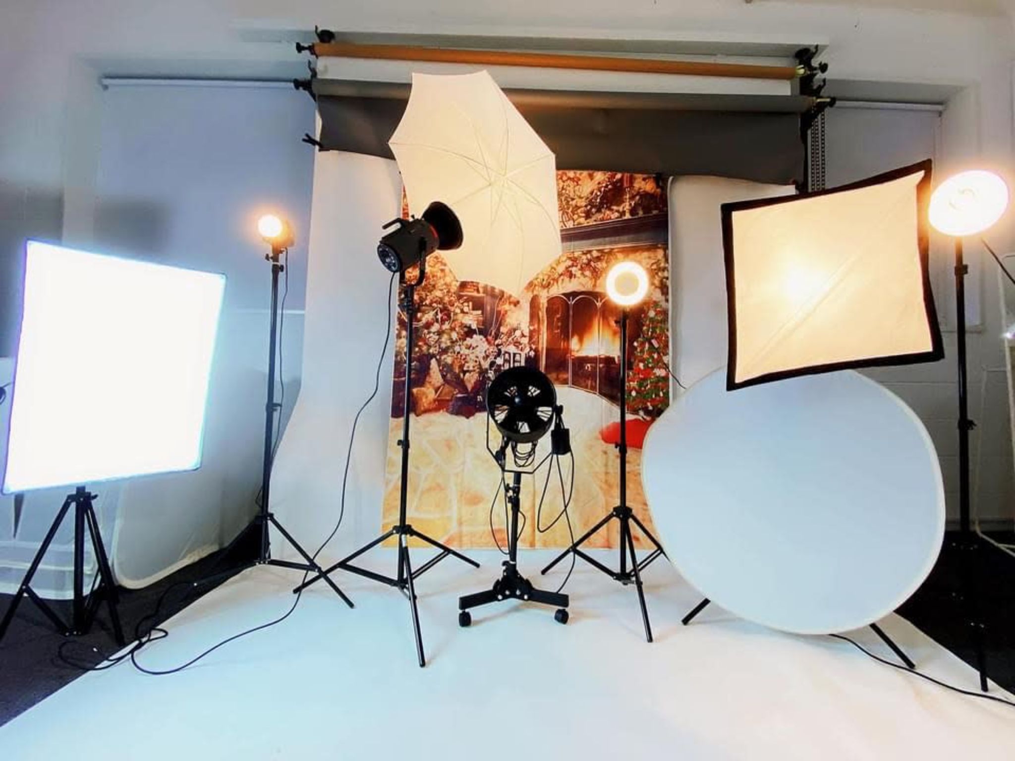 Well-equipped  1st Floor Studio in Central Bicester, Oxfordshire,  ideal for portraits, groups, glamour and product photography, Bicester |  Event | Peerspace