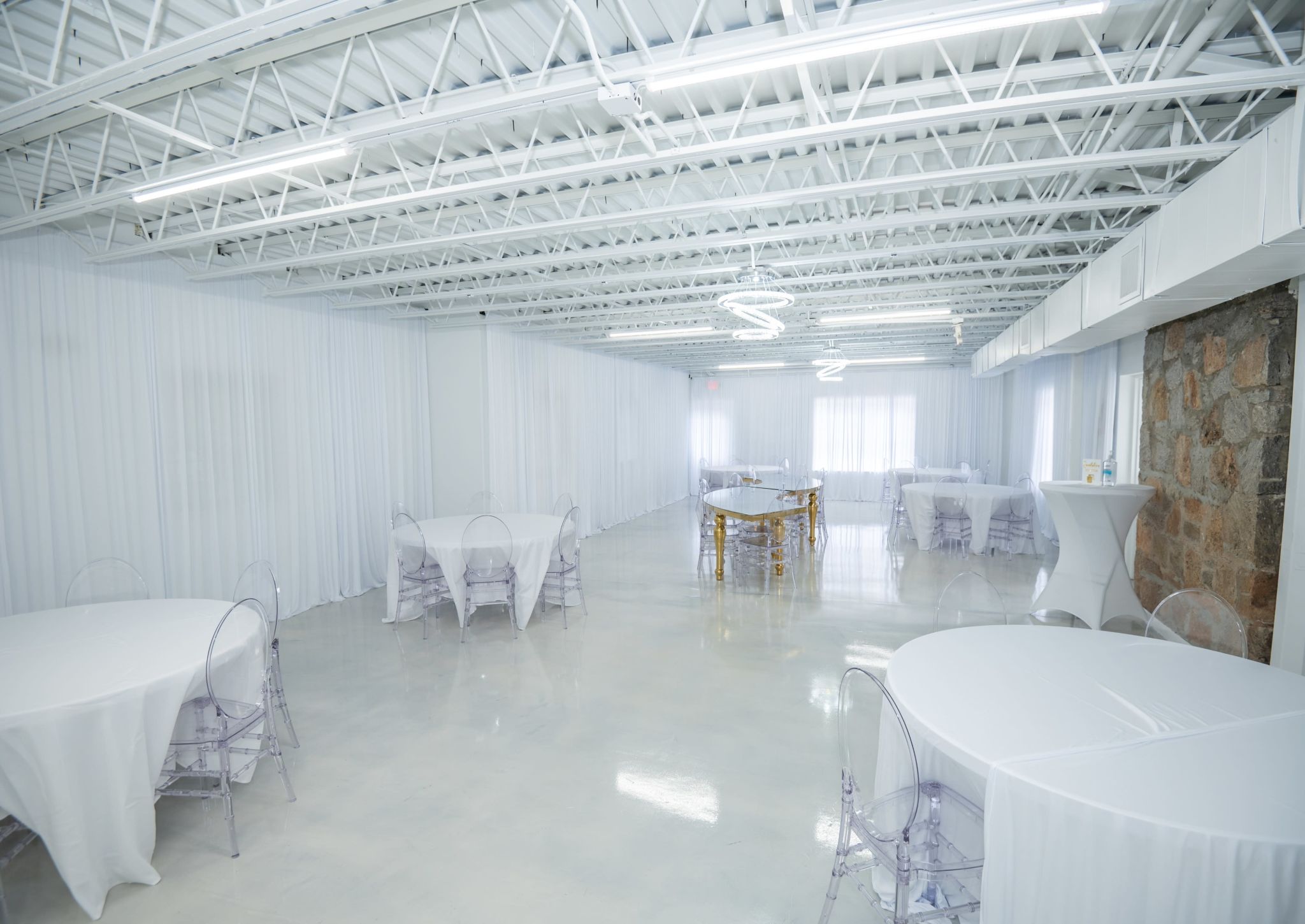 11 All White Party Ideas To Celebrate And Get Swanky - Peerspace