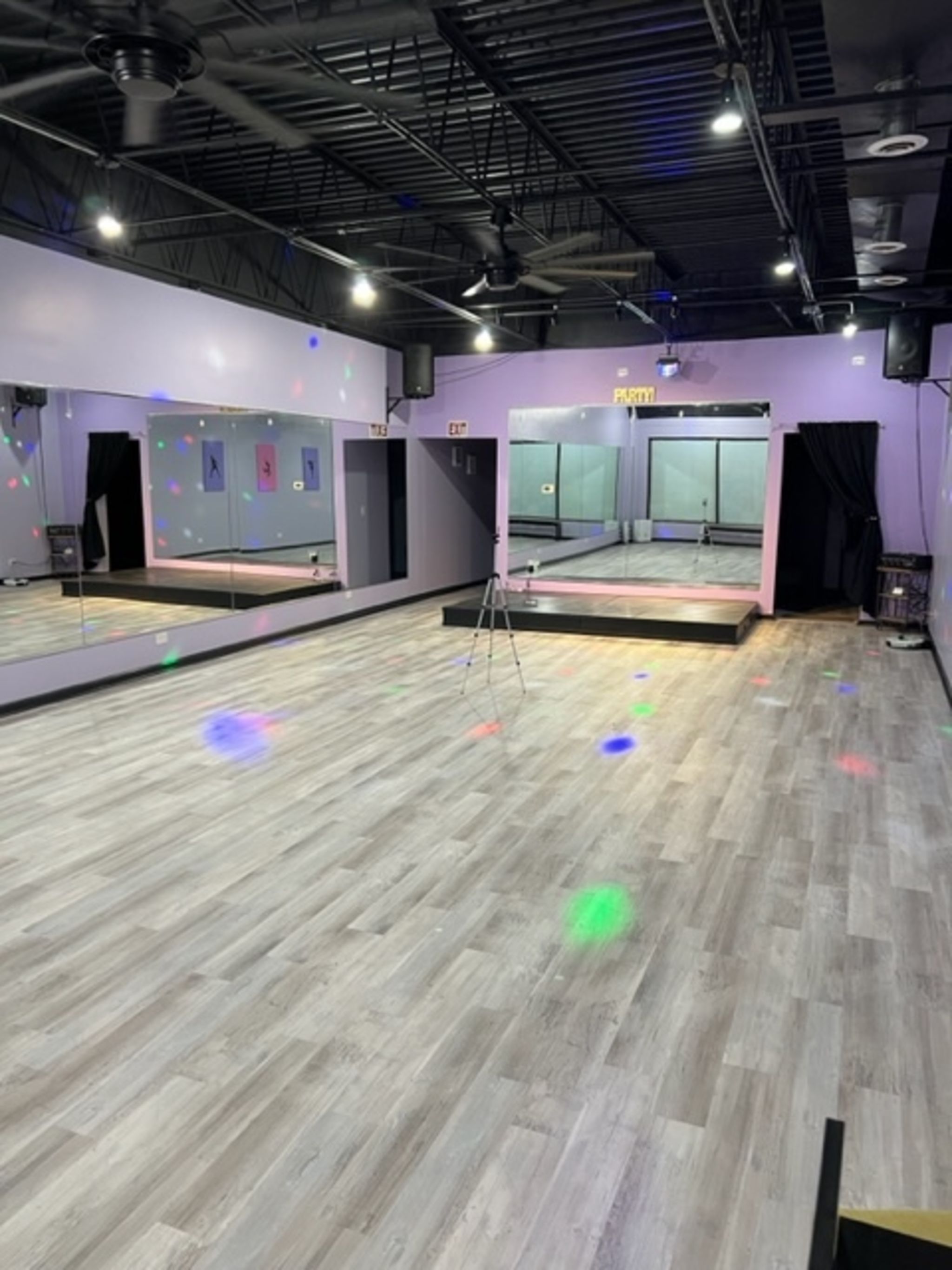 Beautiful Open Dance Studio, Modern Look, We'll lit, South elgin, IL |  Production | Peerspace