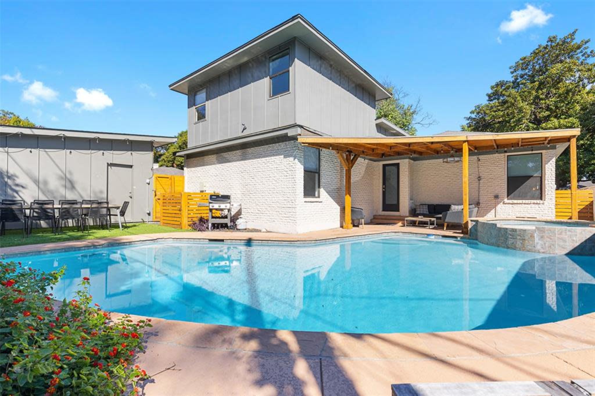 Hot Property: A Creekside Mid-Century Oasis in East Kessler - D