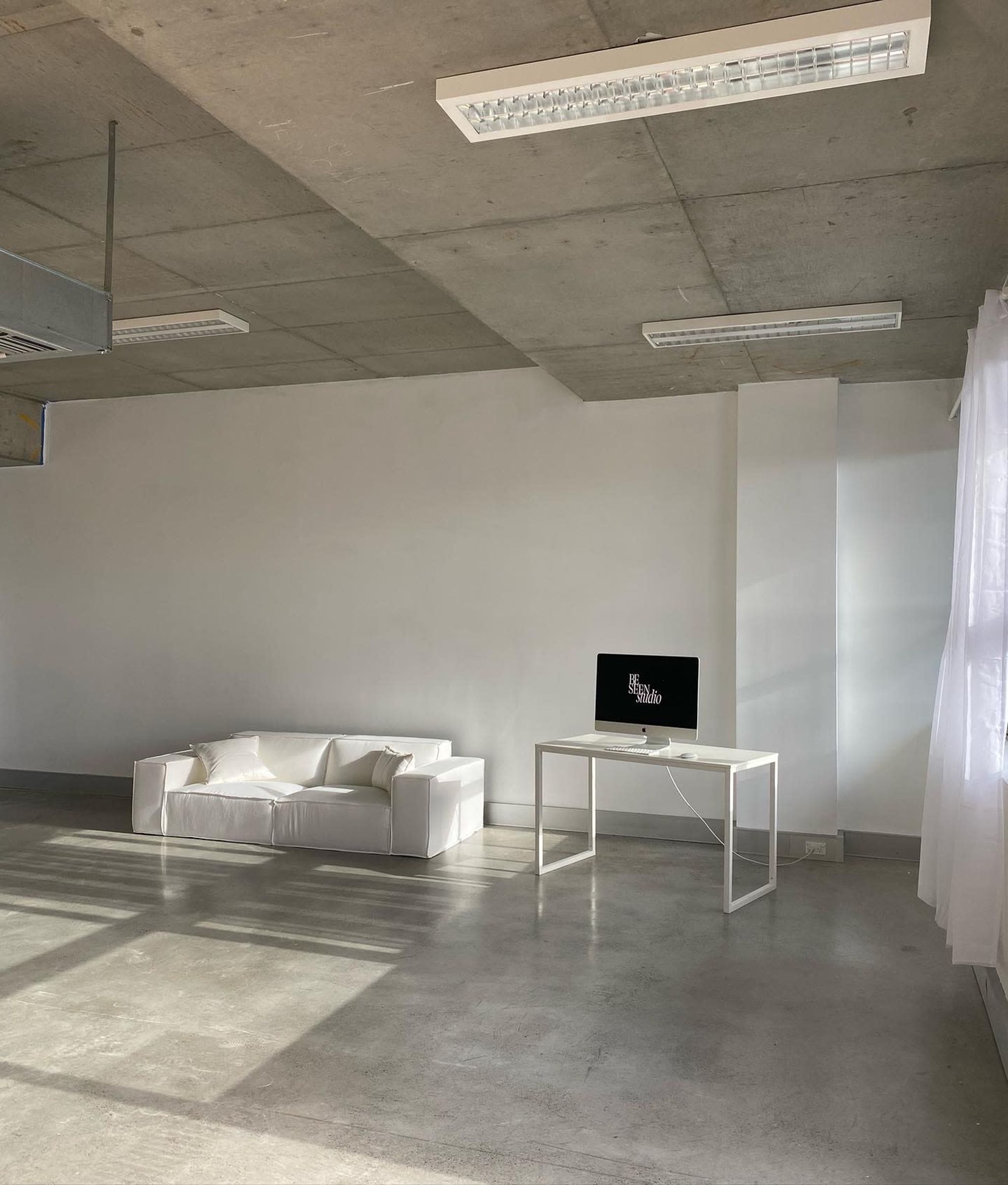 Central natural lighting studio with high concrete ceilings, Alexandria |  Production | Peerspace