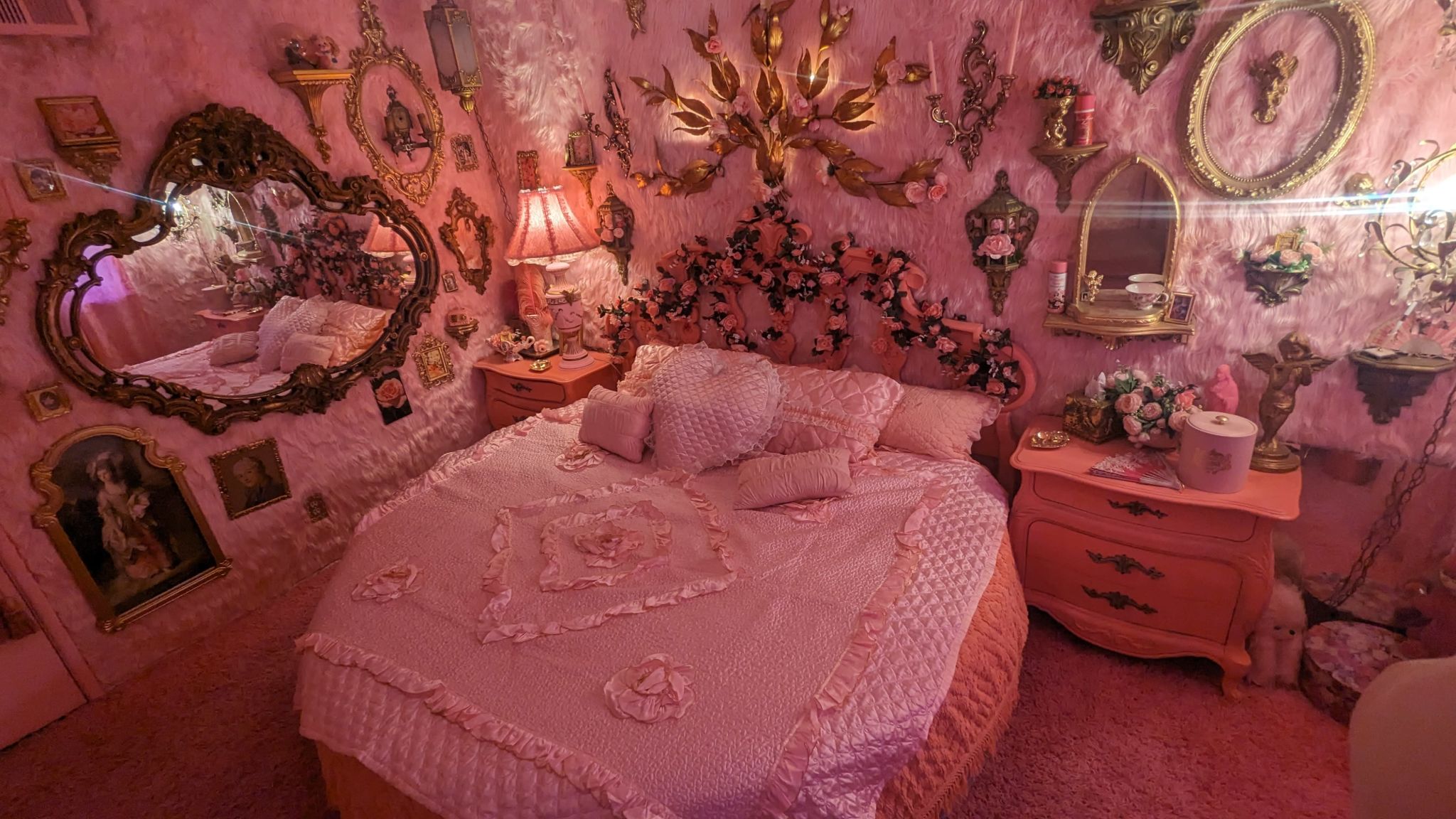 8 Dreamy Pink Aesthetic Room Ideas - Peerspace