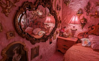 8 Dreamy Pink Aesthetic Room Ideas - Peerspace