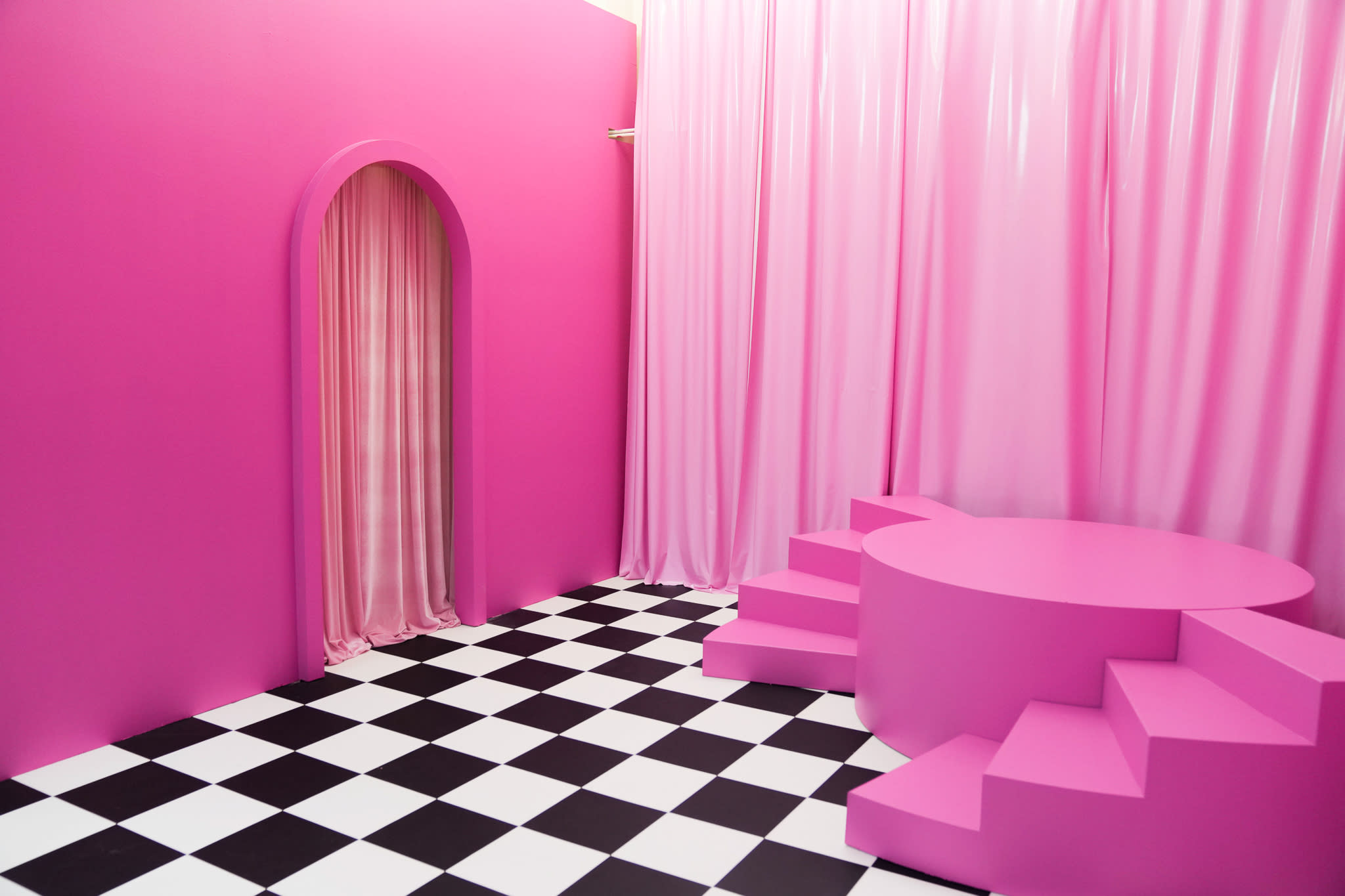 8 Dreamy Pink Aesthetic Room Ideas - Peerspace