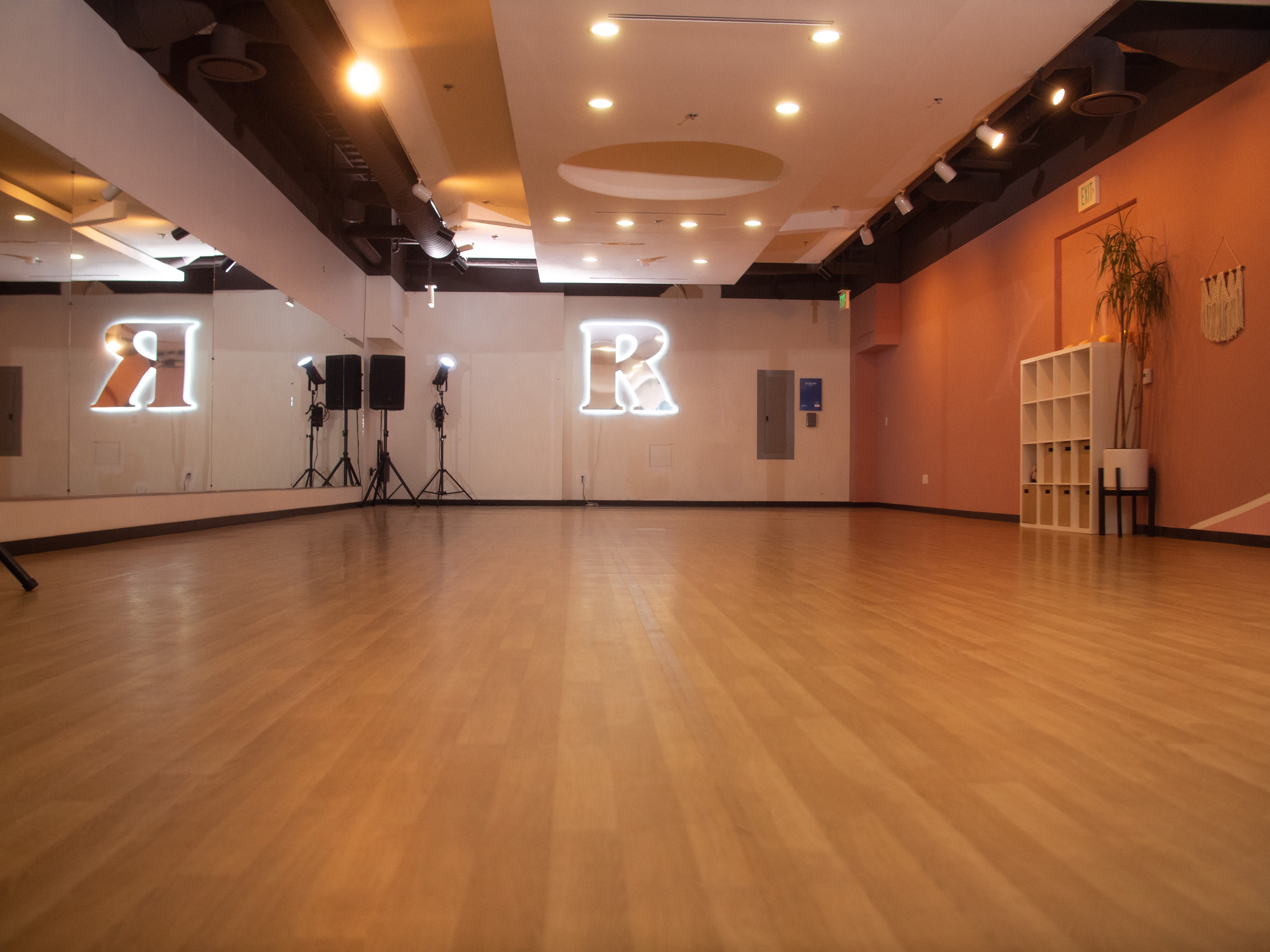 Open Dance Studio Space // Reflection Studios, Hermosa Beach, CA | Event |  Peerspace