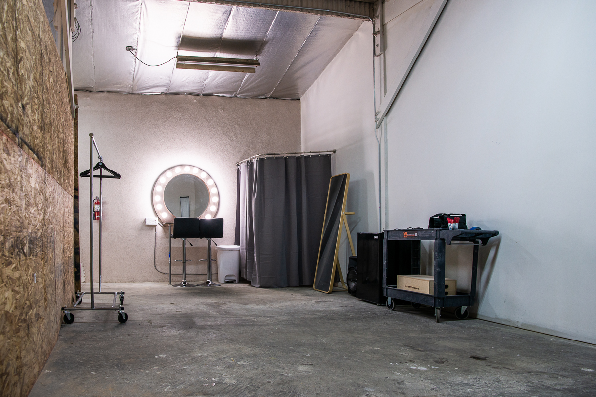 Unique Private Jet Studio Featured In Many Magazines And Music Videos Available For Photo Video Shoots With Free Parking Olympic 4 Los Angeles Ca Production Peerspace