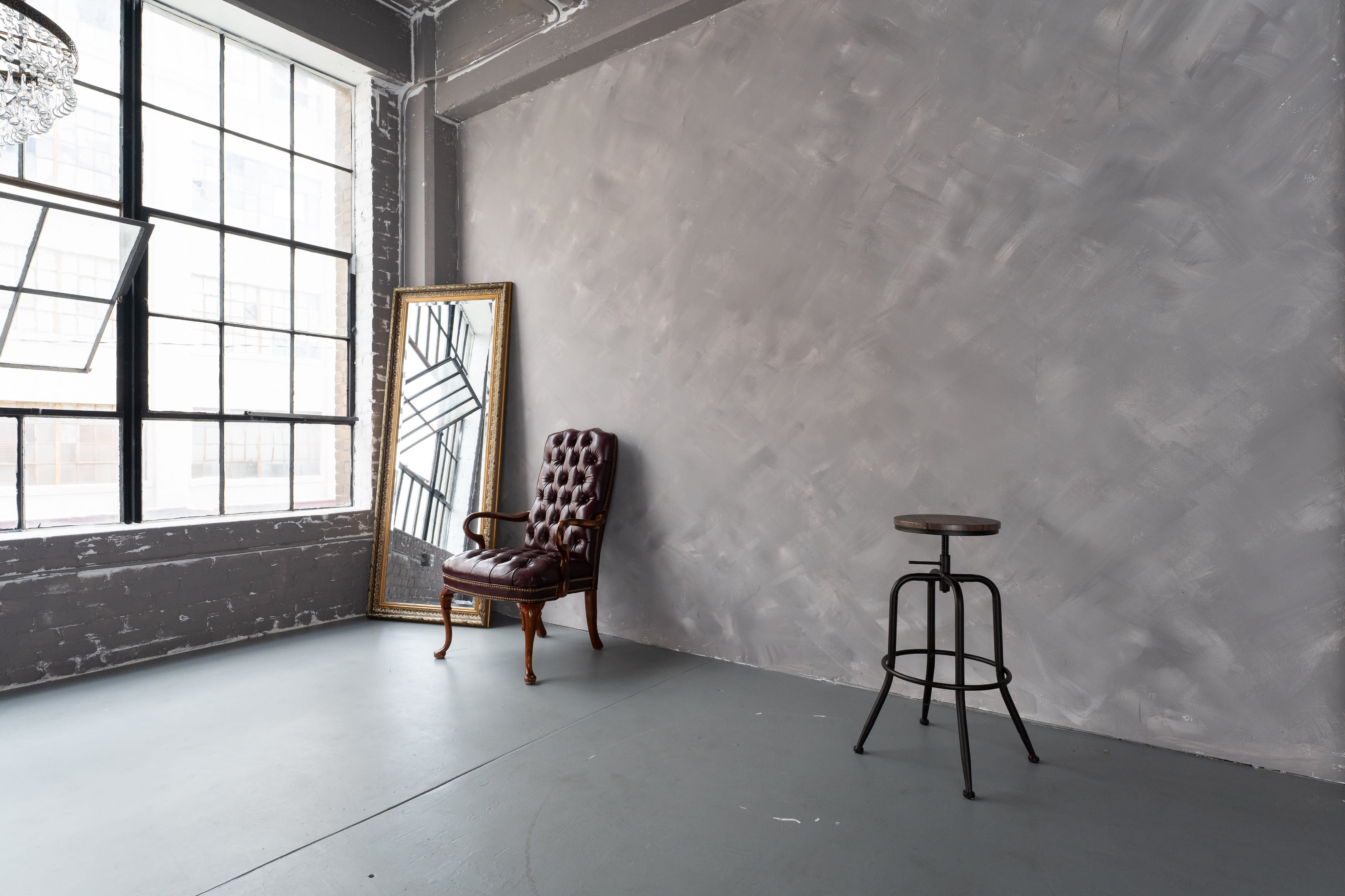 Vintage Photo Studio Loft with Natural Lighting and Antique 