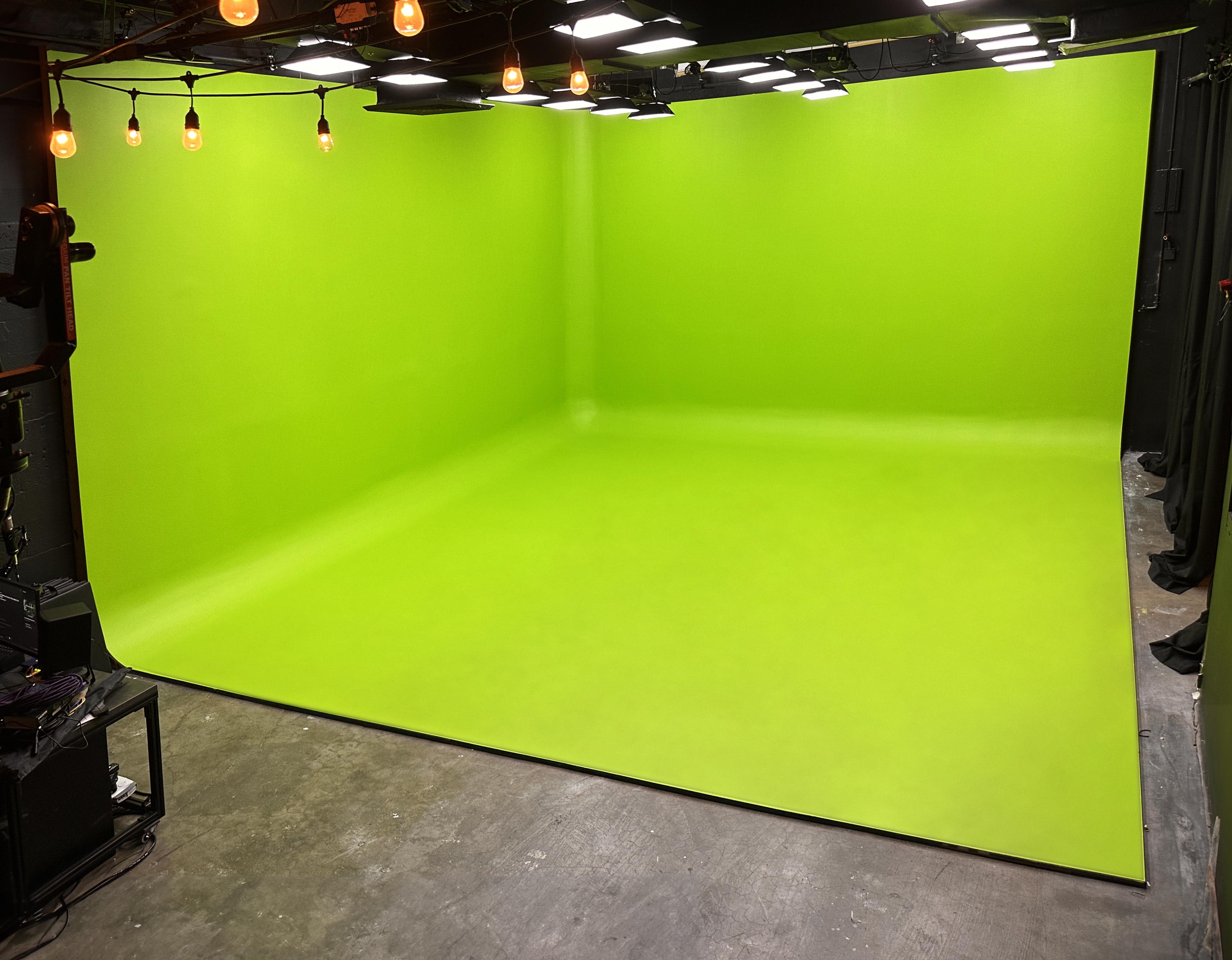 7 Helpful Green Screen Tips to Ace Your Next Shoot - Peerspace