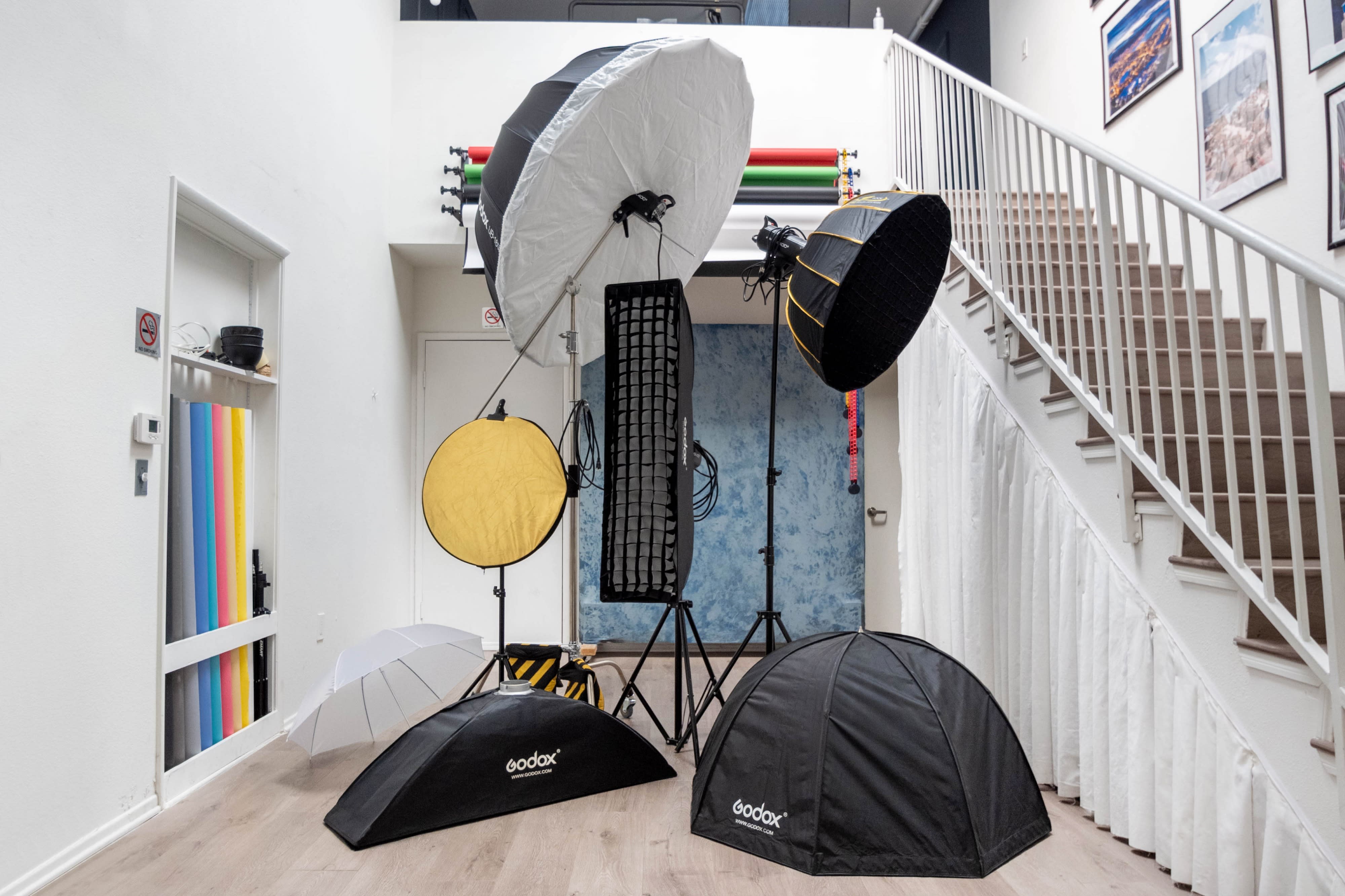 Creative Space - Photo Studio with ALL lighting equipment and backdrops  FREE, Santa Monica, CA, Production