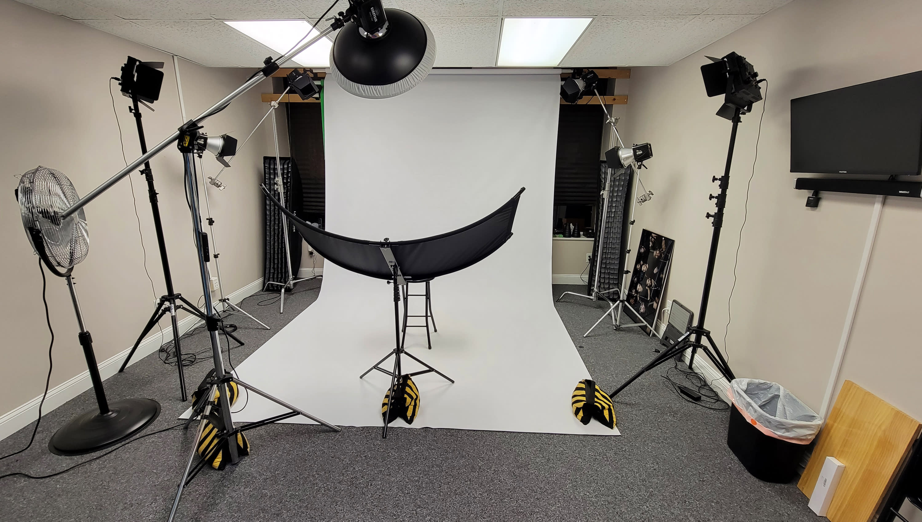 7 Easy White Background Photography Tips - Peerspace