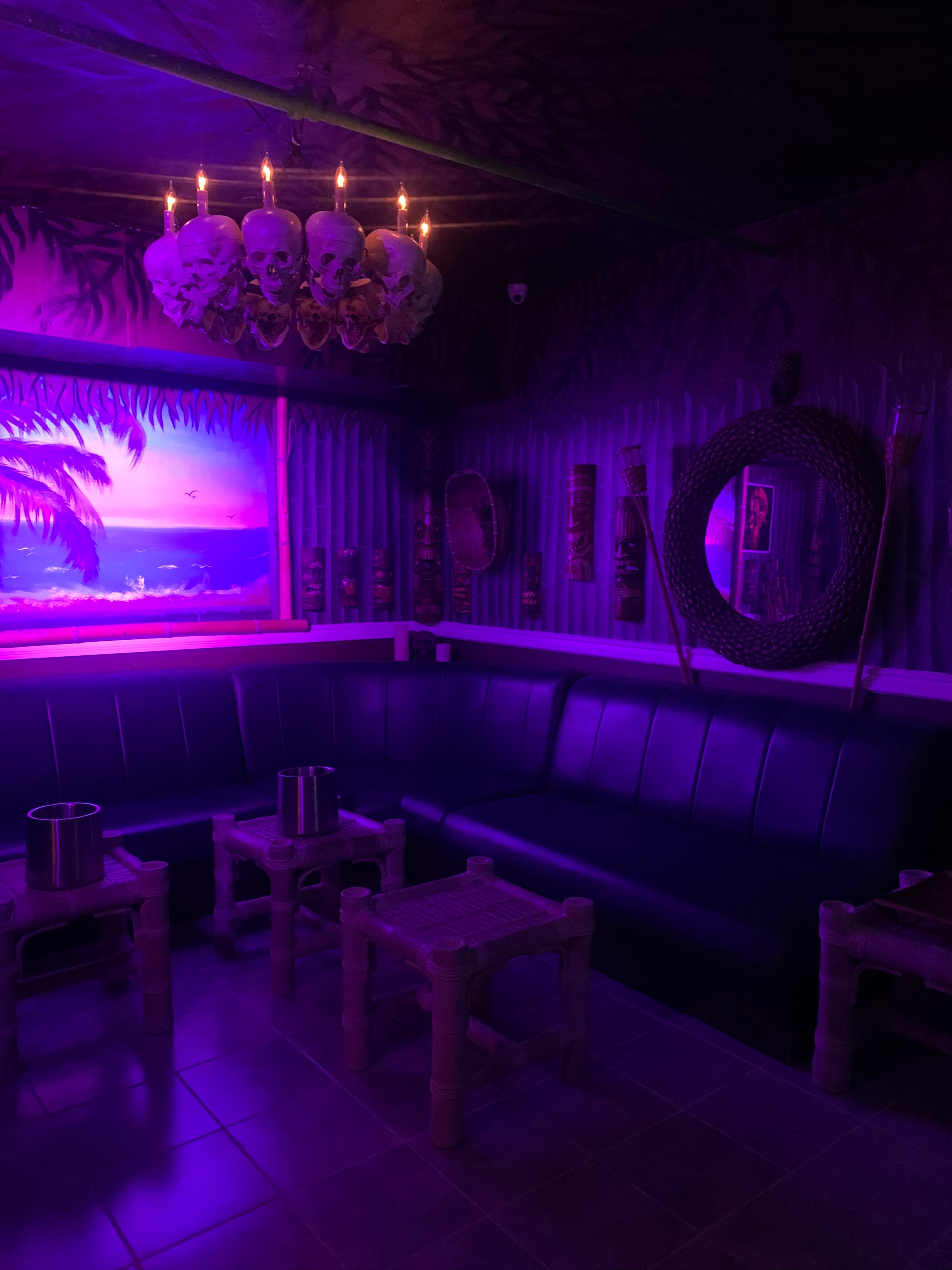 A Virtual Decor Retro Themed Event Venue Lounge & Speakeasy in