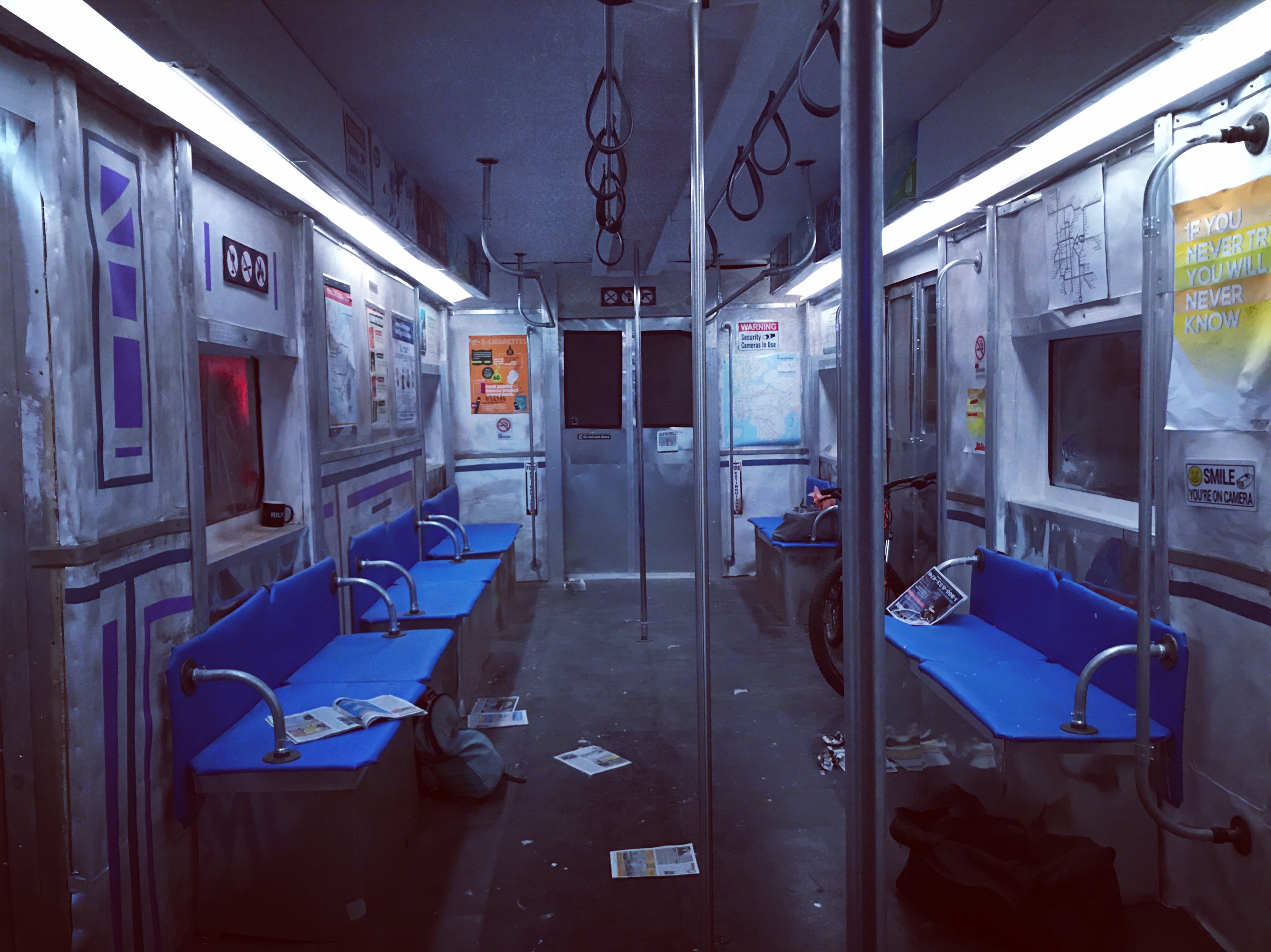 Customizable Standing Subway Car Set 