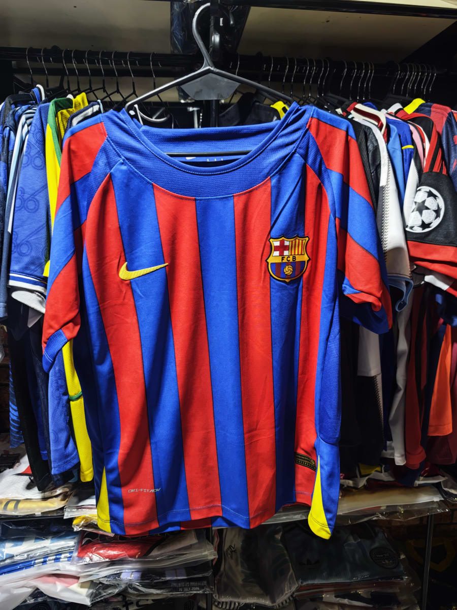 Barcelona Titular 2005/06 - Ronaldinho #10
