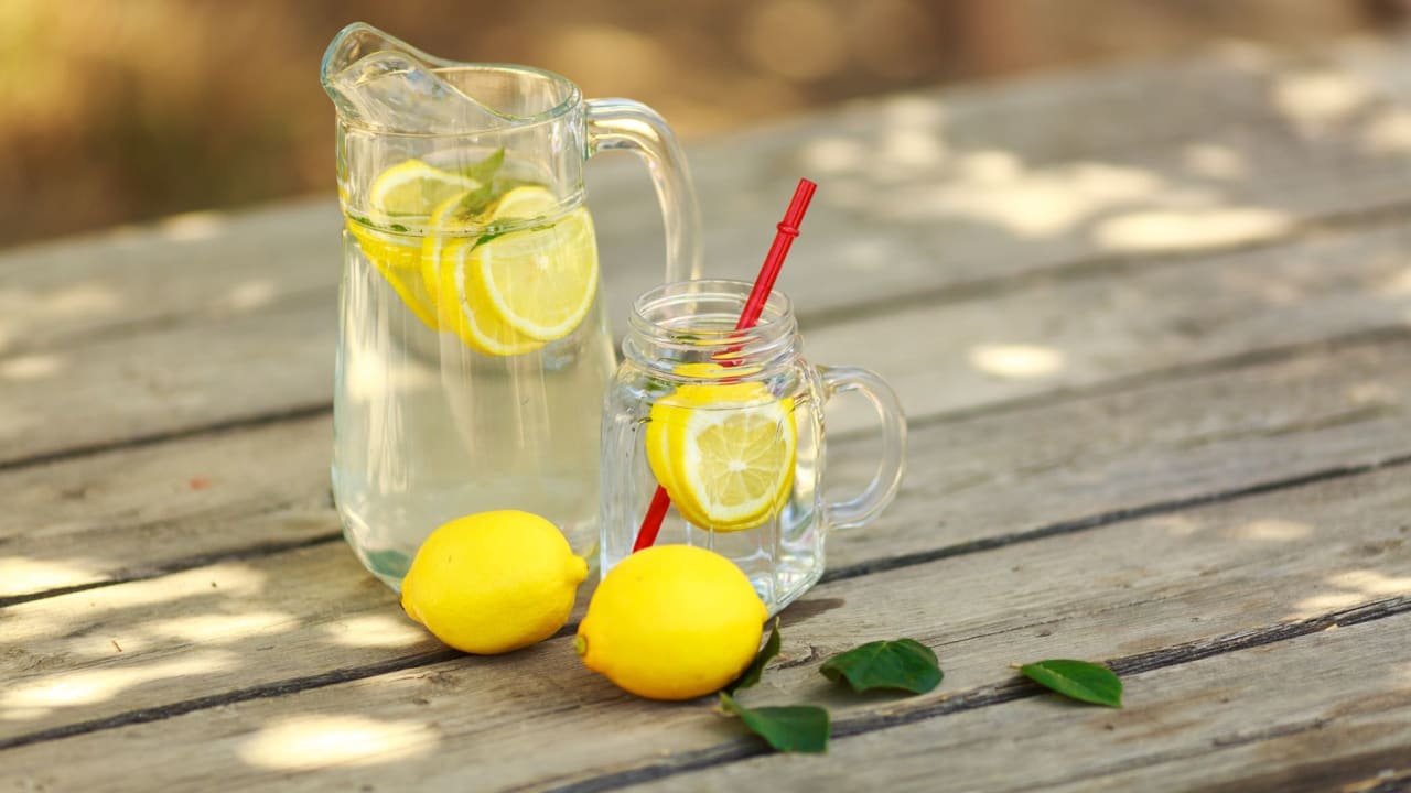 4 Benefits of Drinking Lemon Water, According to Dietitians | The Output by  Peloton
