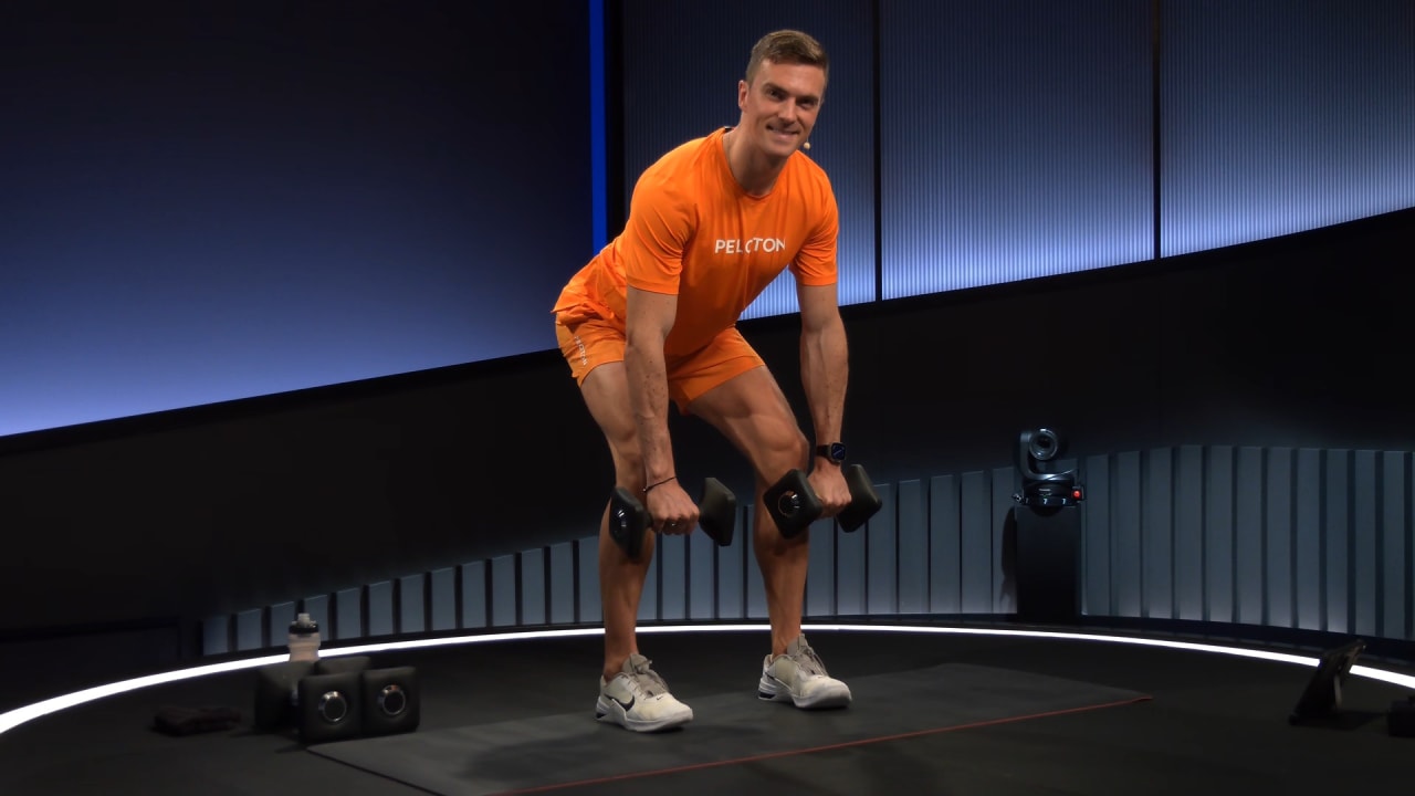 Man doing 90 degree turning lunge or rotation lunges exercise