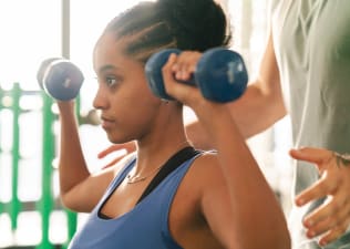 Woman lifting dumbbells 