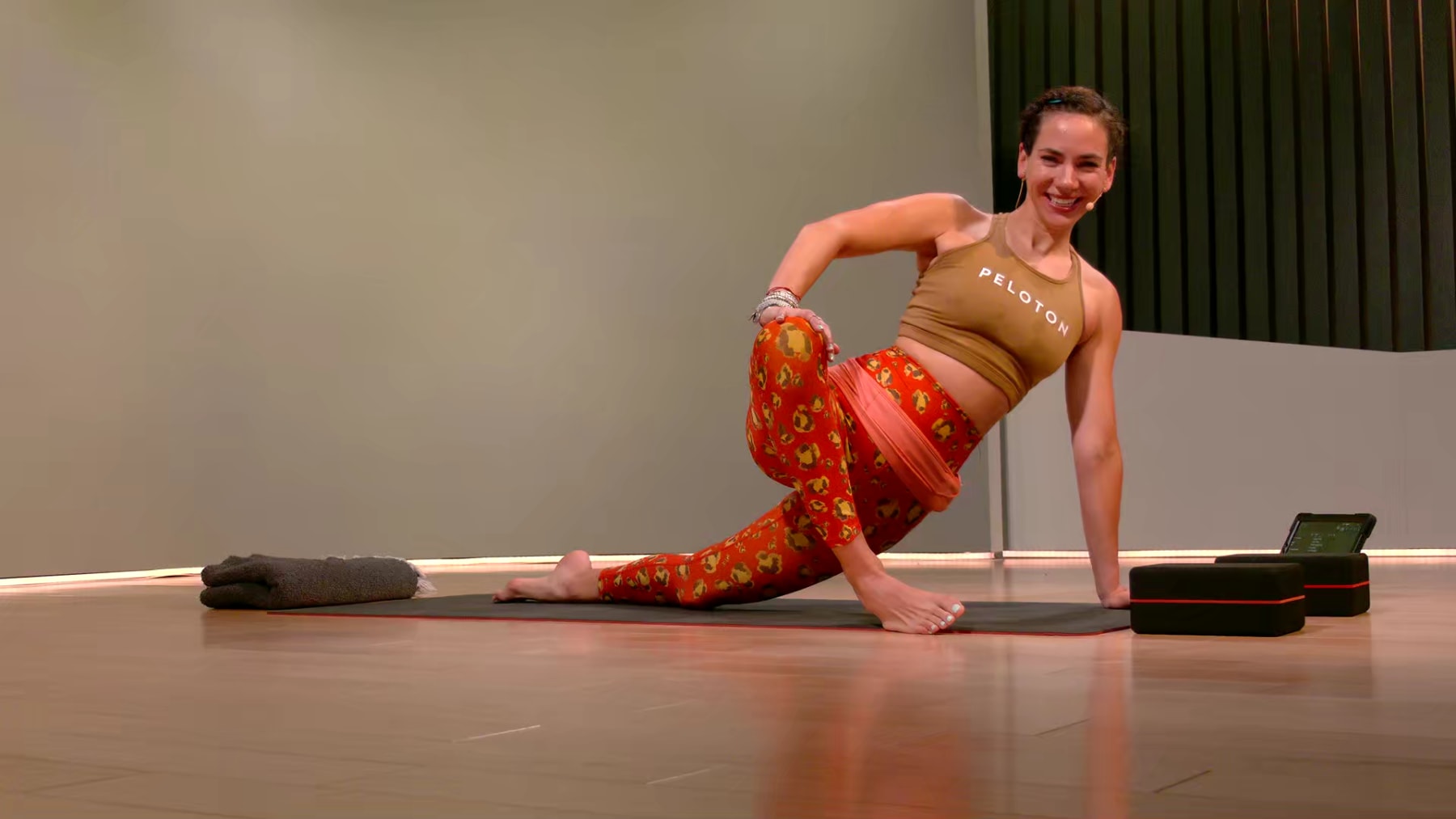 20 min Focus Flow: Hips