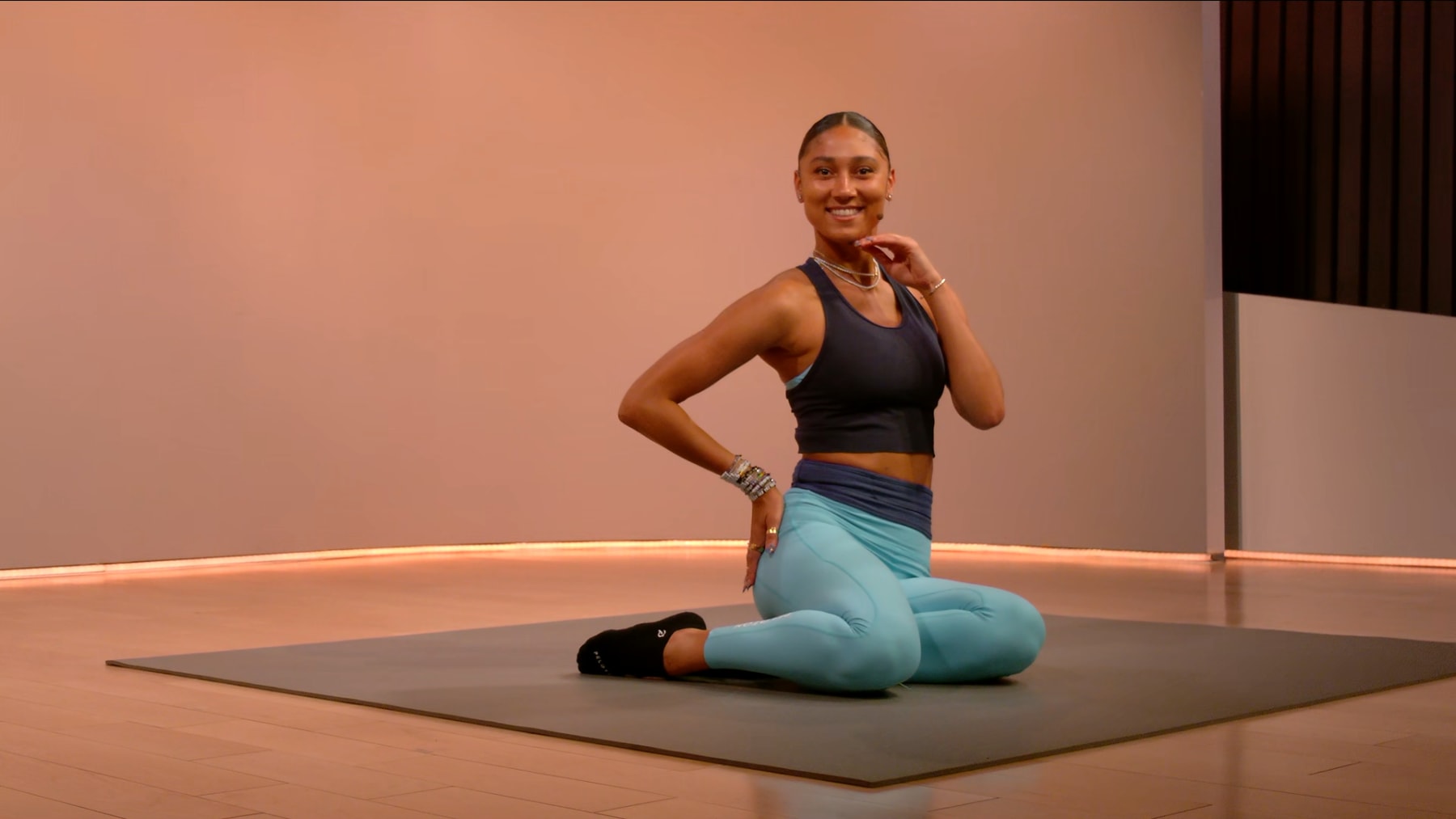 10 min Barre: Glutes