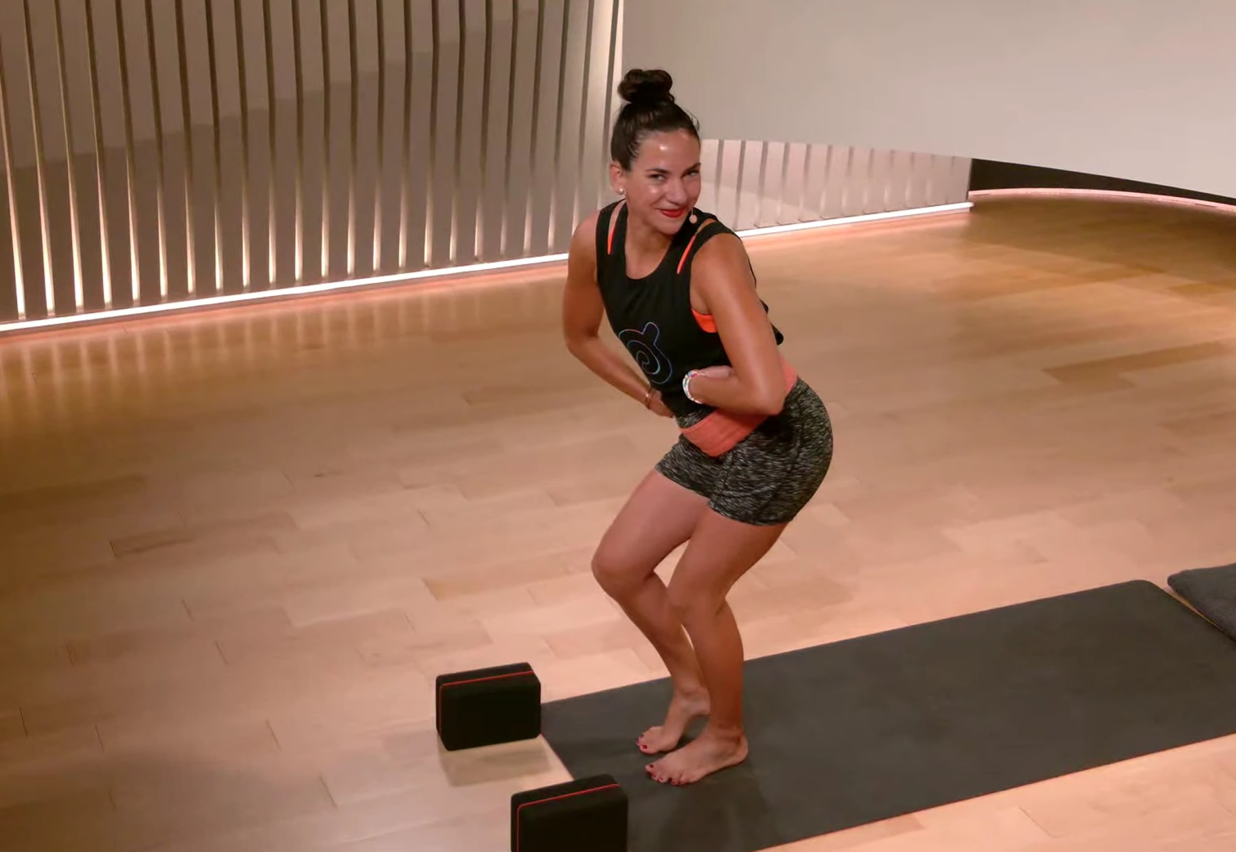 10 min Focus Flow: Hips