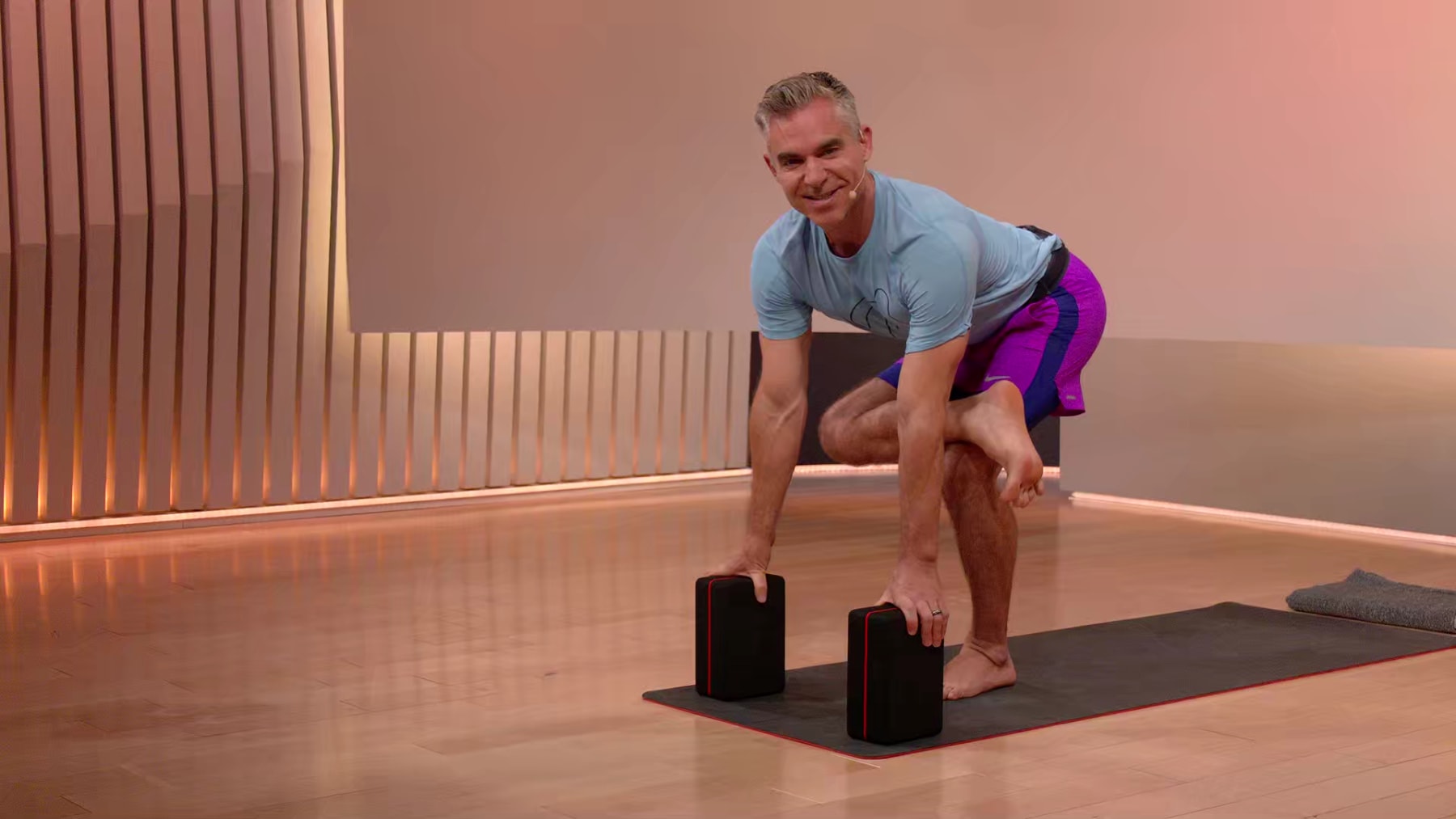 20 min Focus Flow: Hips