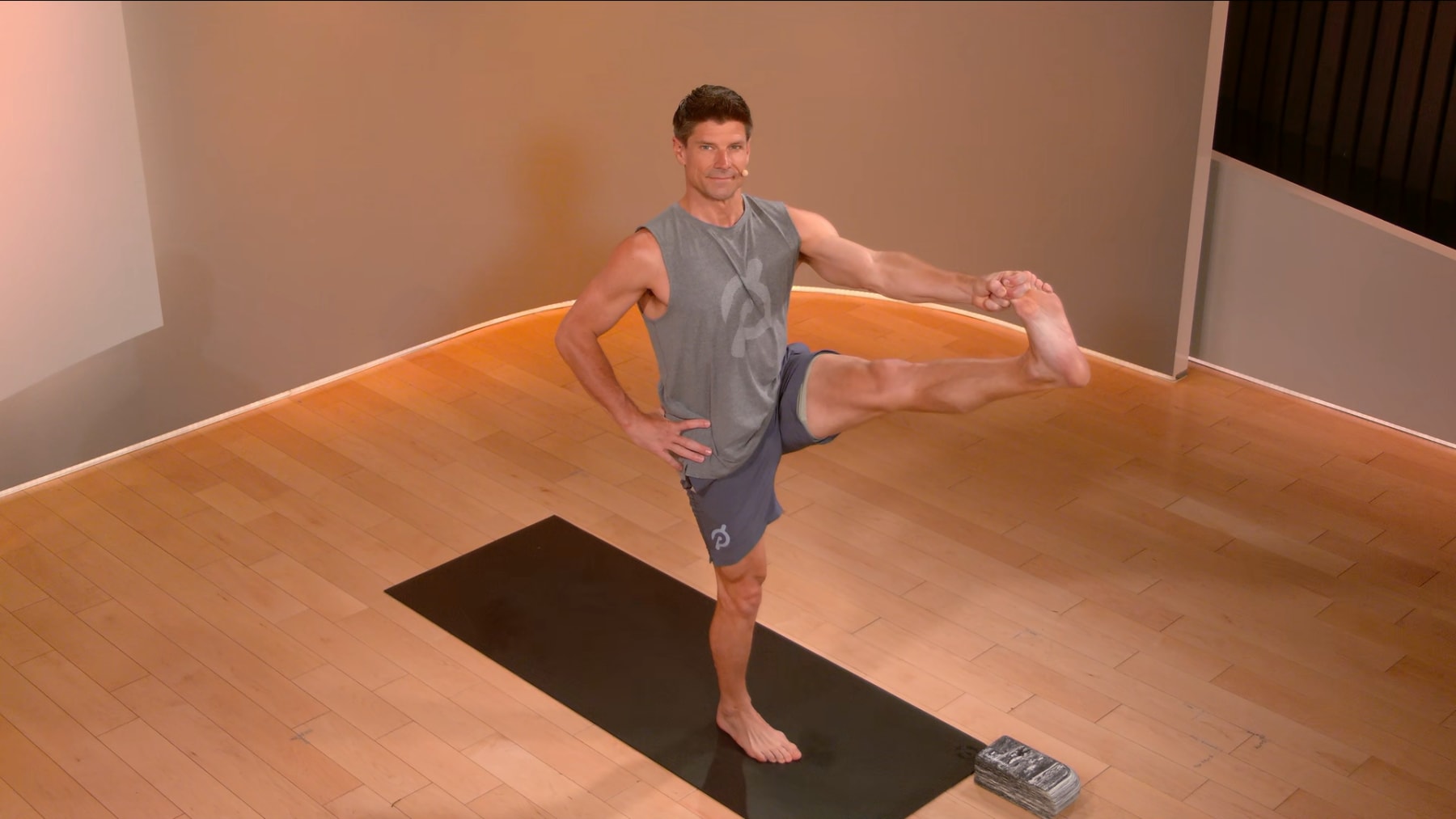 20 min Closed Balancing Postures