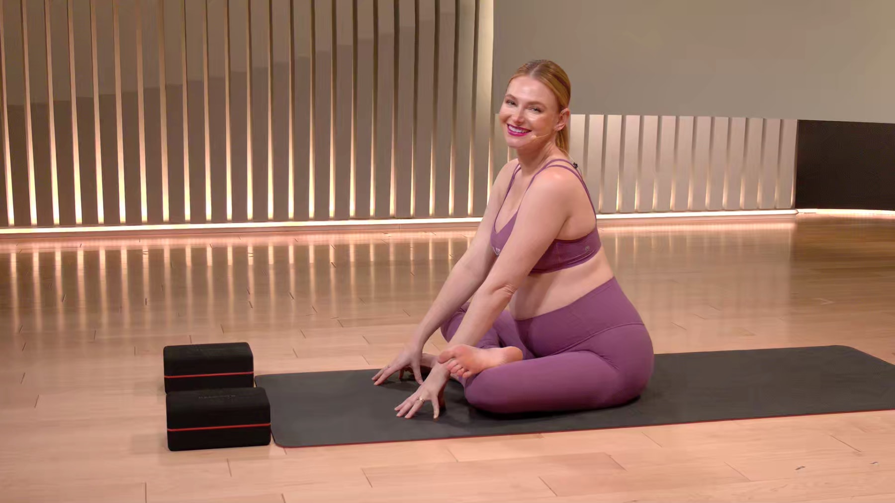 20 min Focus Flow: Hips