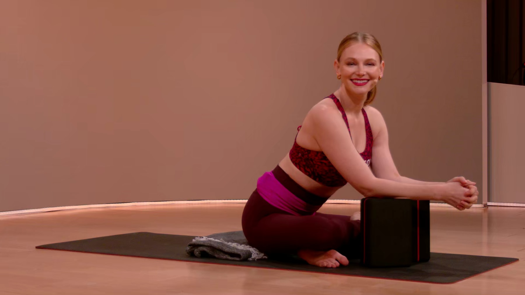 30 min Focus Flow: Hips