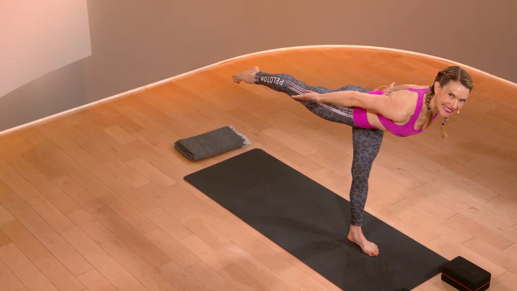 30 min 90s Rock Yoga Flow