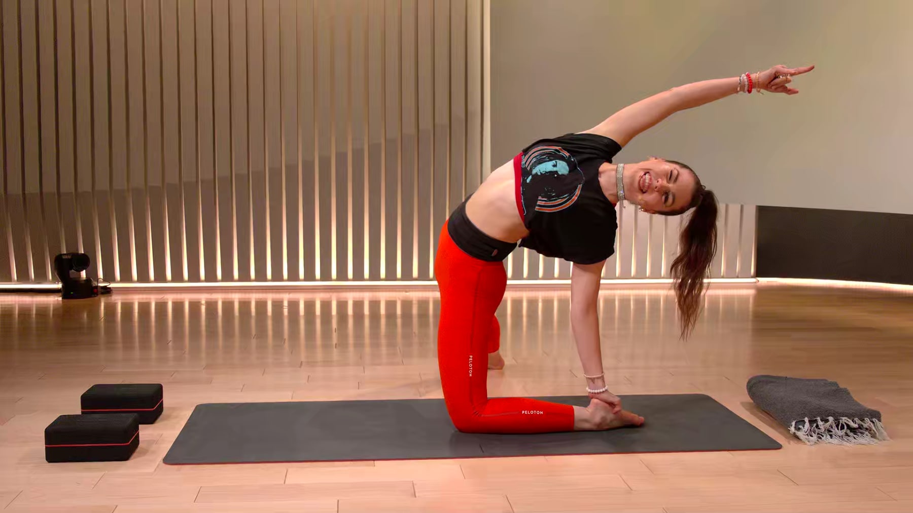 20 min Lenny Kravitz Yoga Flow