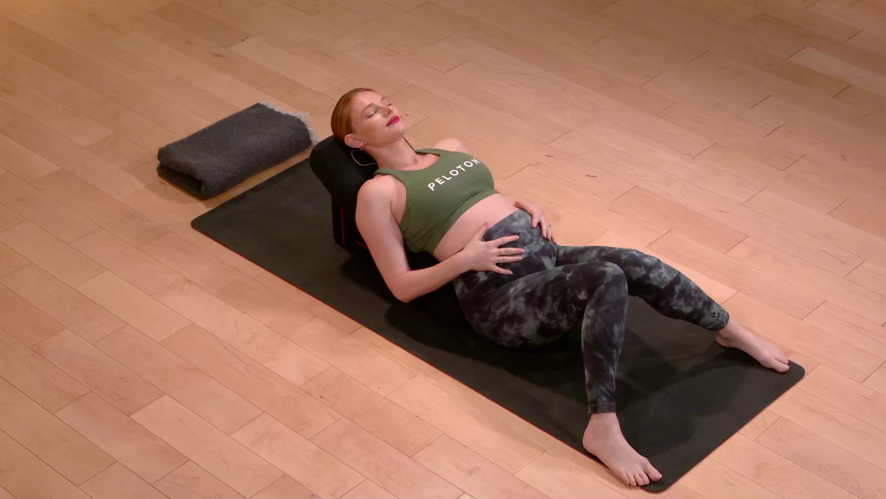 20 min 1st Trimester Evening Yoga Flow