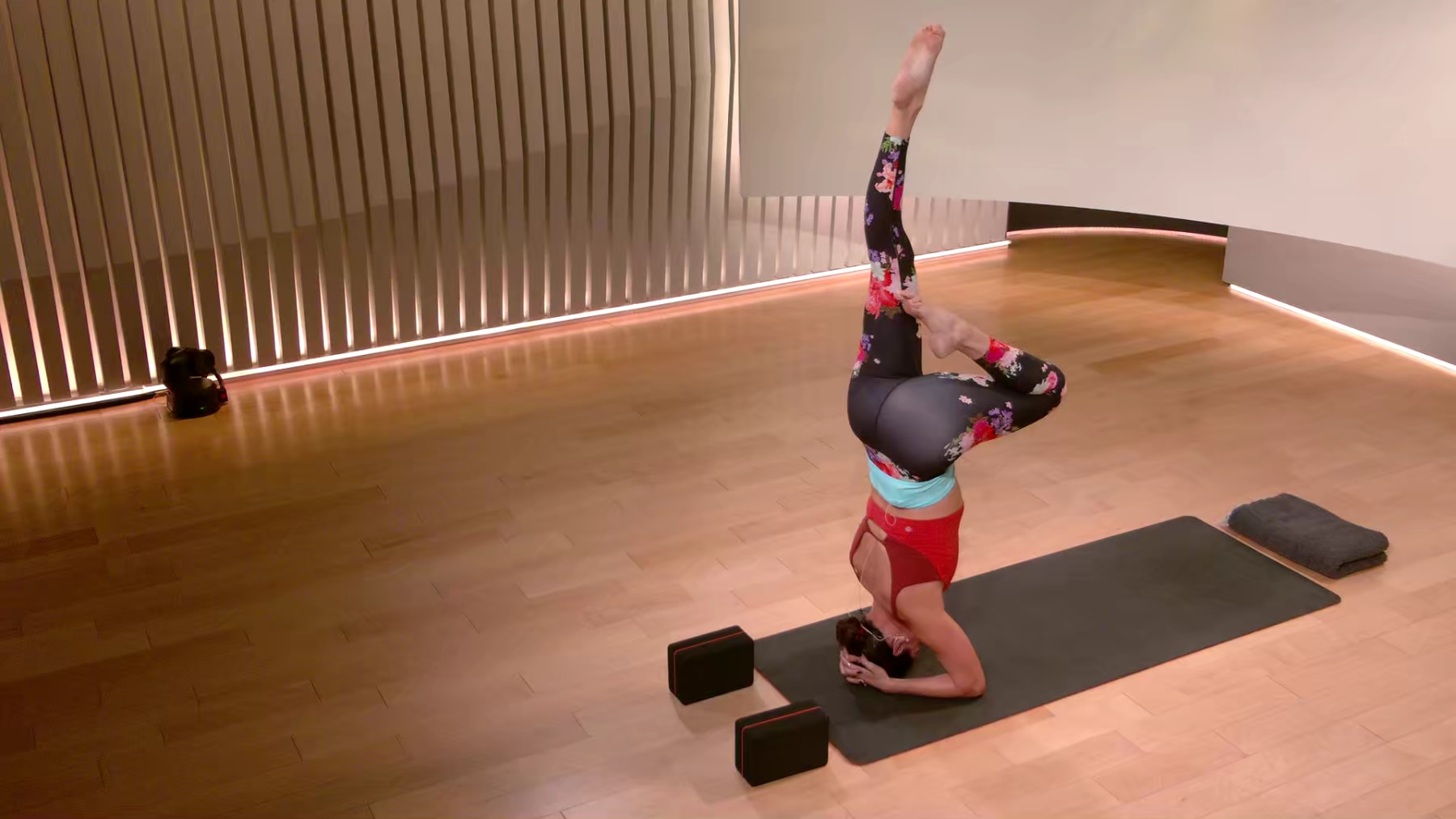 30 min Focus Flow: Headstands