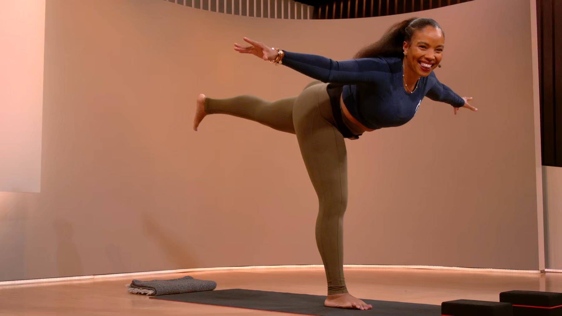 30 min 2000s Pop Yoga Flow