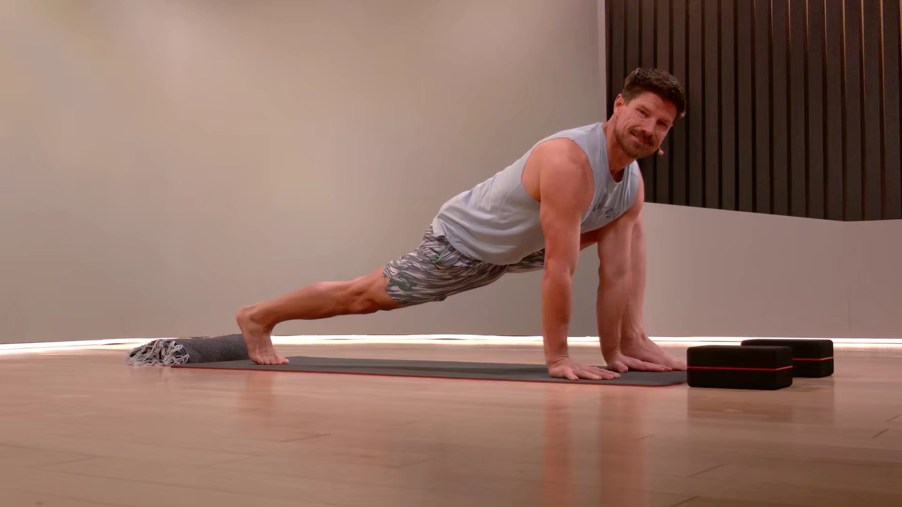 10 min Focus Flow: Hips