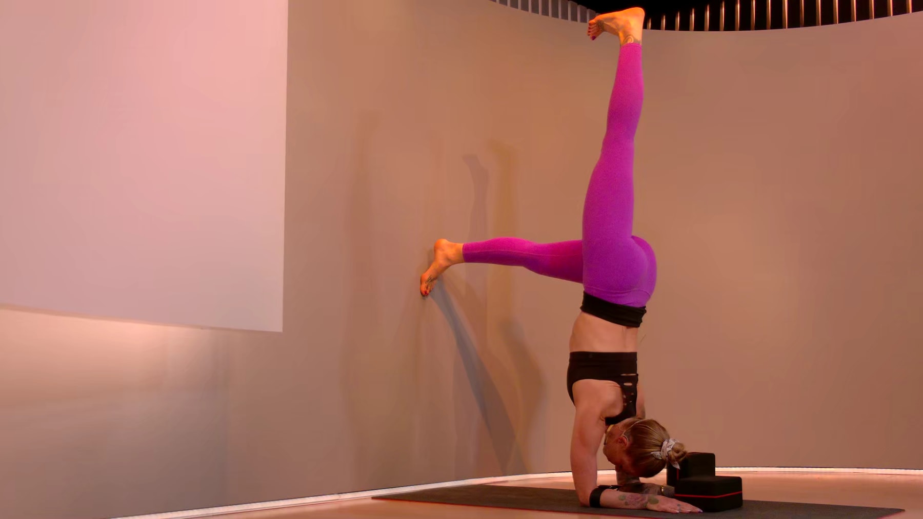 45 min Focus Flow: Forearm Stand
