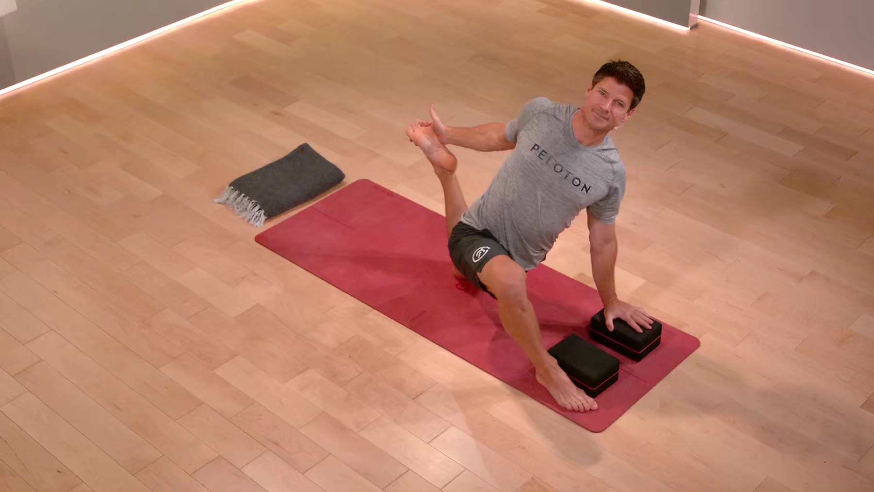 20 min Focus Flow: Hips