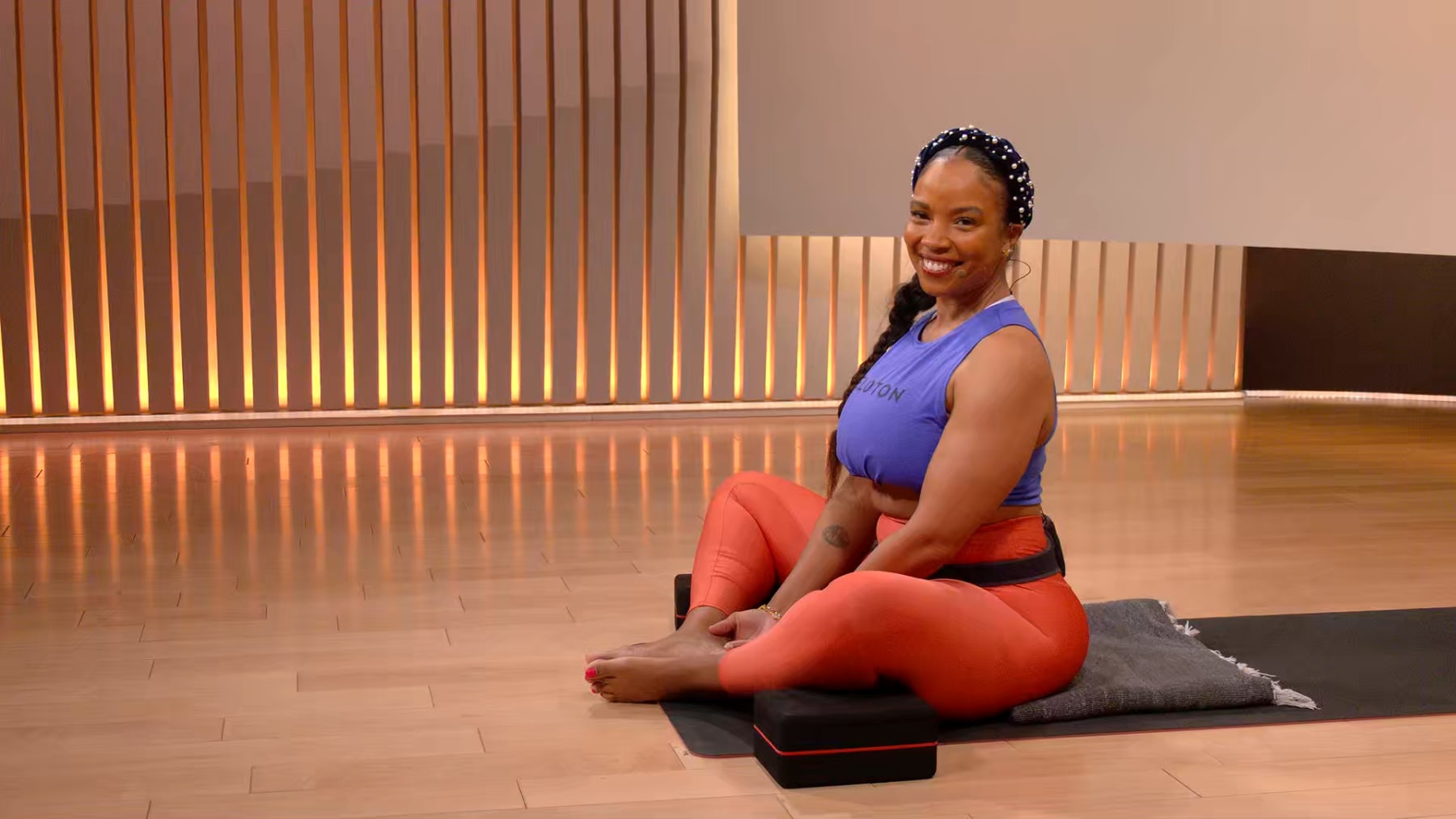 10 min Focus Flow: Hips