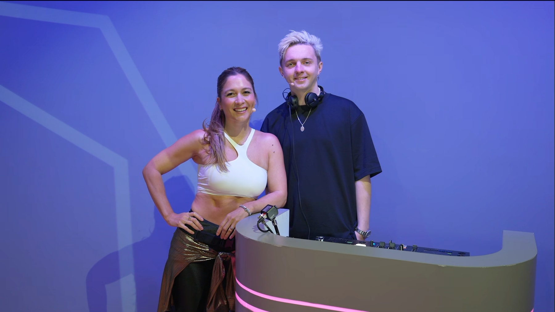 20 min Live DJ Dance Cardio: Armada