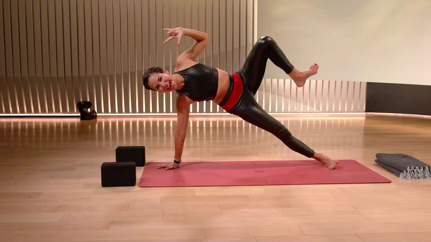 30 min Rock en Español Power Yoga