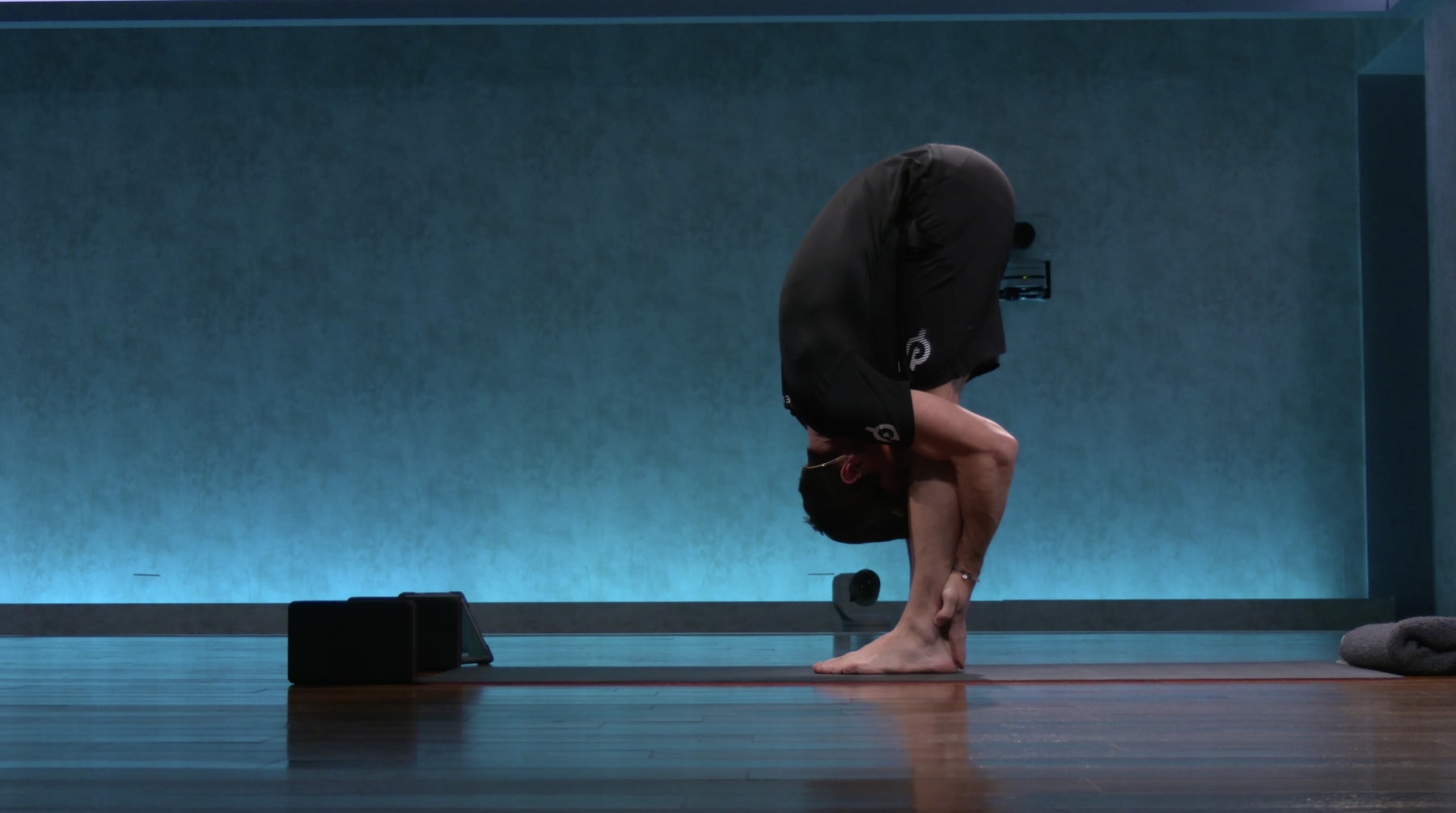 30 min Focus Flow: Forward Folds