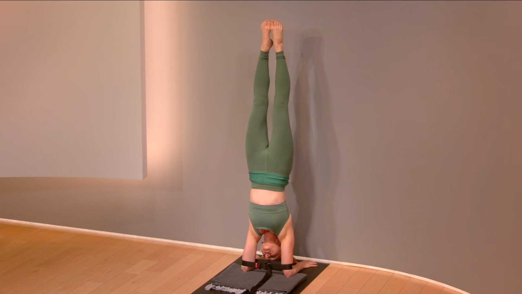 30 min Inversions: Forearm Stand
