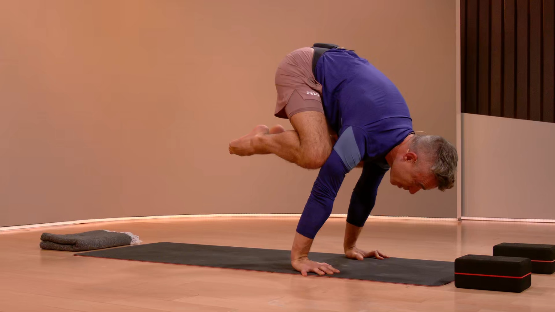 30 min Focus Flow: Crow Pose