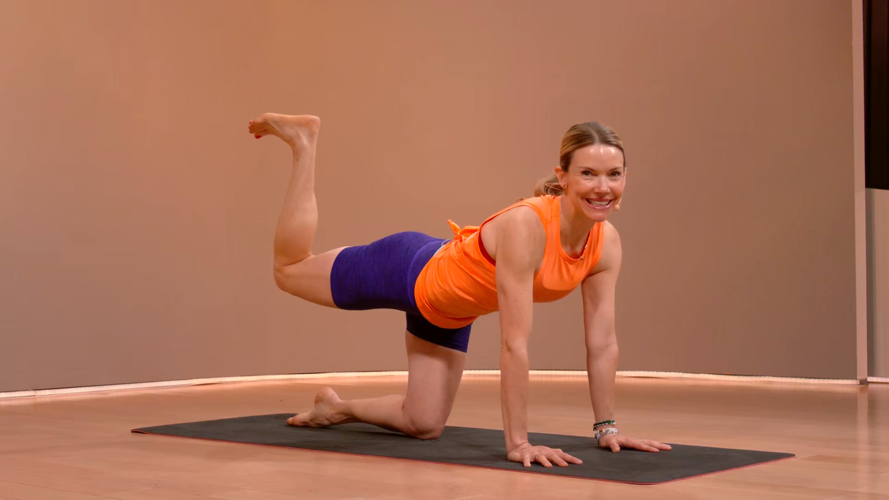 10 min Focus Flow: Glutes