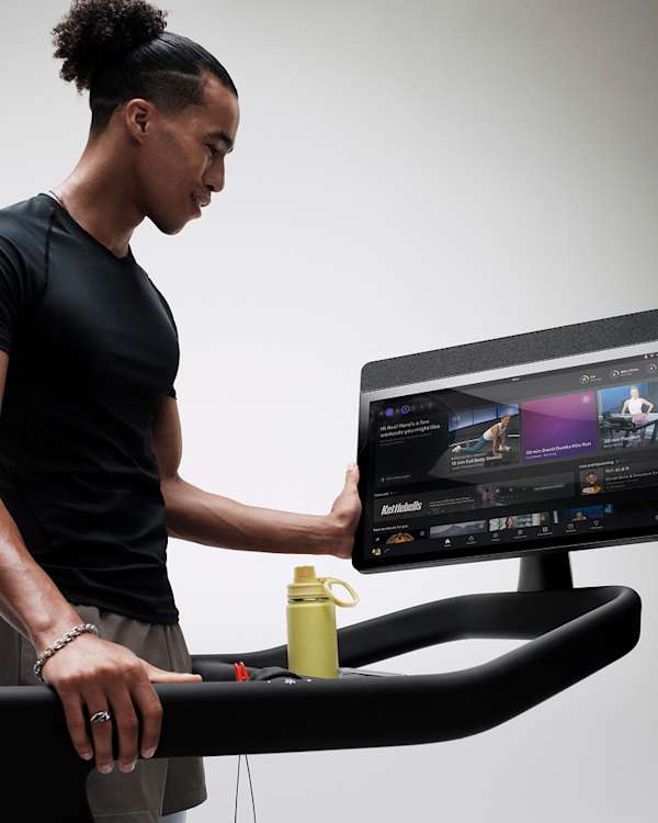 man choosing a class on the peloton tread