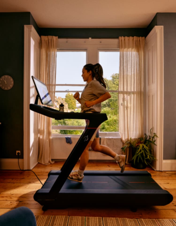 woman running on peloton tread