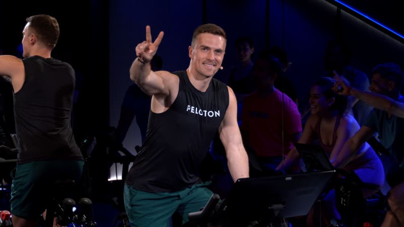 30 min EDM Ride | Peloton Cycling Classes