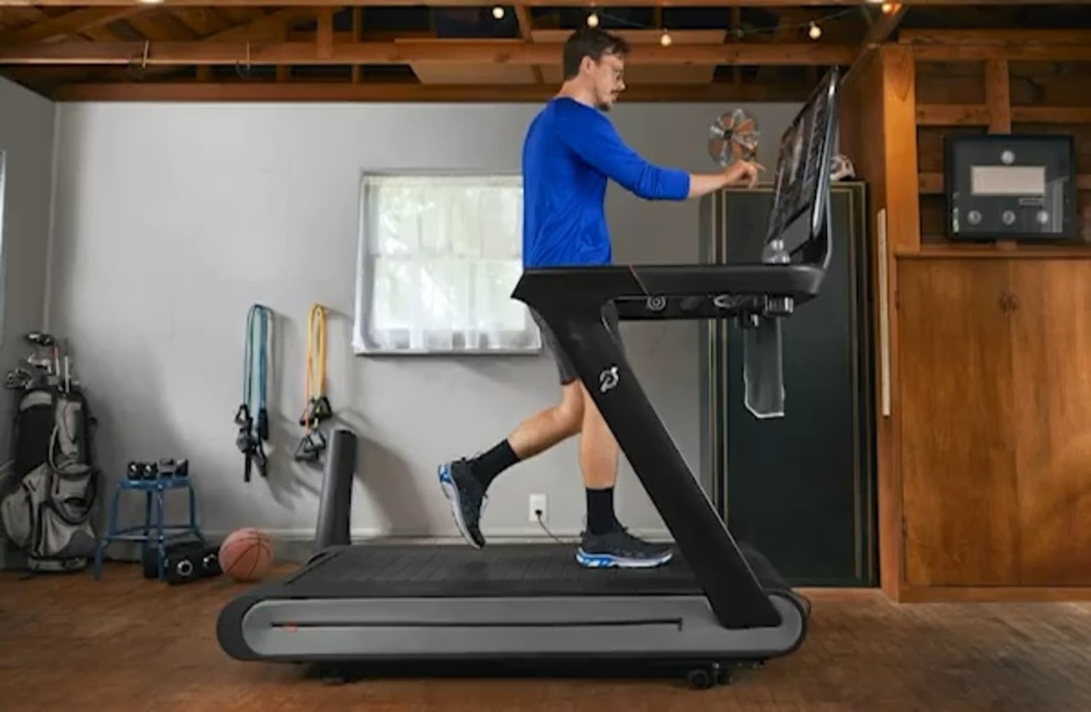 Weight of peloton treadmill hotsell